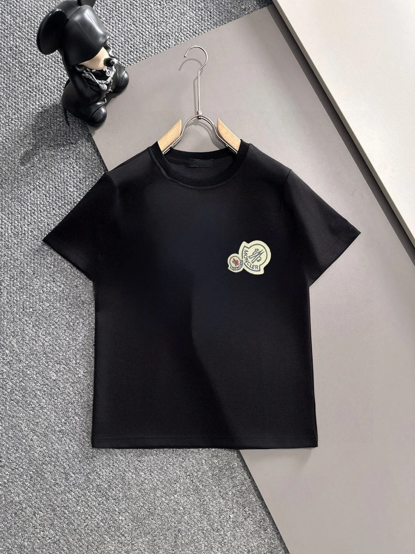 P280 Brand [MONCLER] 2025 new men’s short-sleeved shorts suit! Synchronous sales on the official website! High-end version on the market! It feels delicate and soft! Make you more comfortable to wear! The draped silhouette is awesome! Size: M-5XL (please state your height and weight when placing an order)