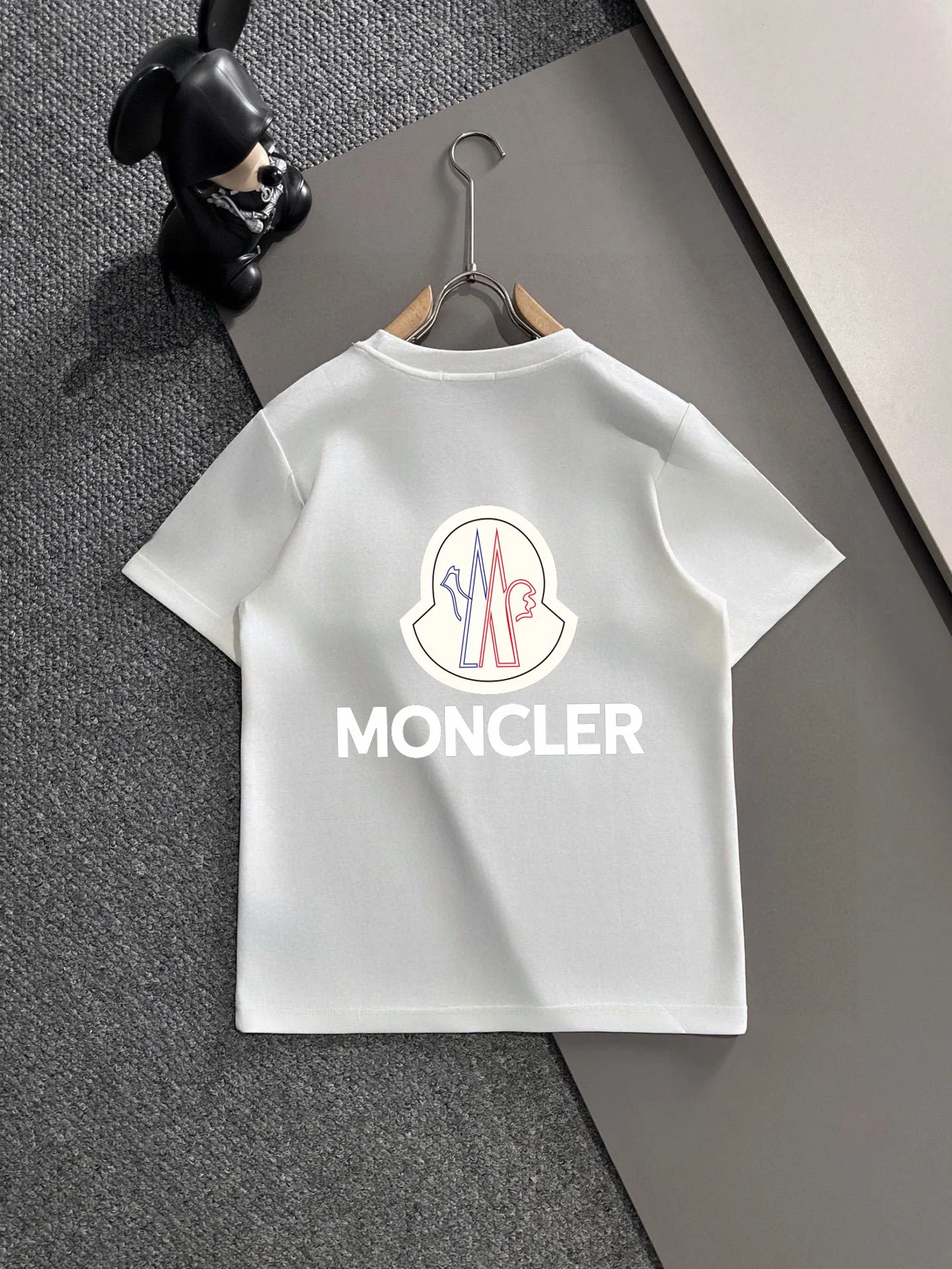 P280 Brand [MONCLER] 2025 new men’s short-sleeved shorts suit! Synchronous sales on the official website! High-end version on the market! It feels delicate and soft! Make you more comfortable to wear! The draped silhouette is awesome! Size: M-5XL (please state your height and weight when placing an order)