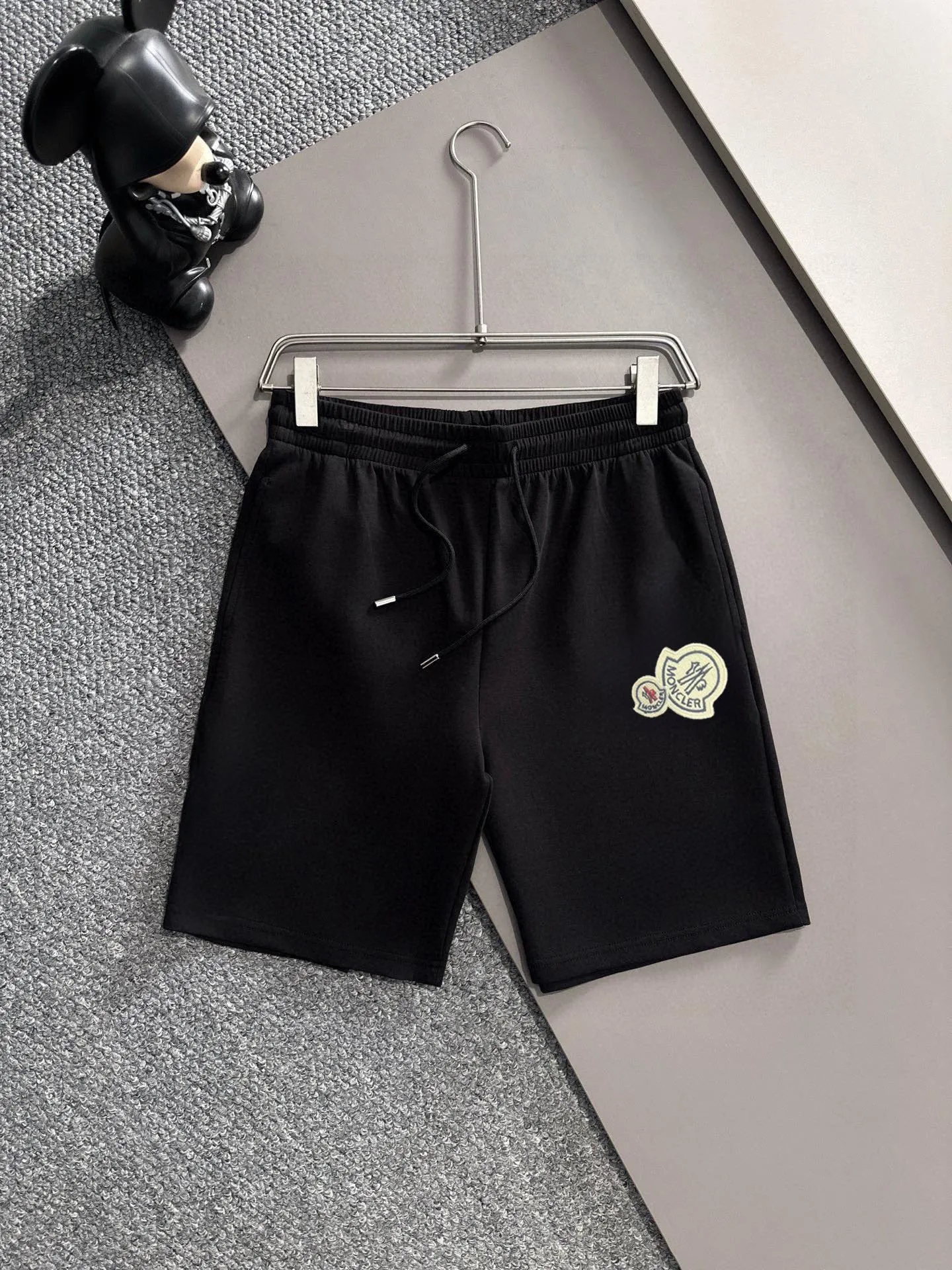 P280 Brand [MONCLER] 2025 new men’s short-sleeved shorts suit! Synchronous sales on the official website! High-end version on the market! It feels delicate and soft! Make you more comfortable to wear! The draped silhouette is awesome! Size: M-5XL (please state your height and weight when placing an order)