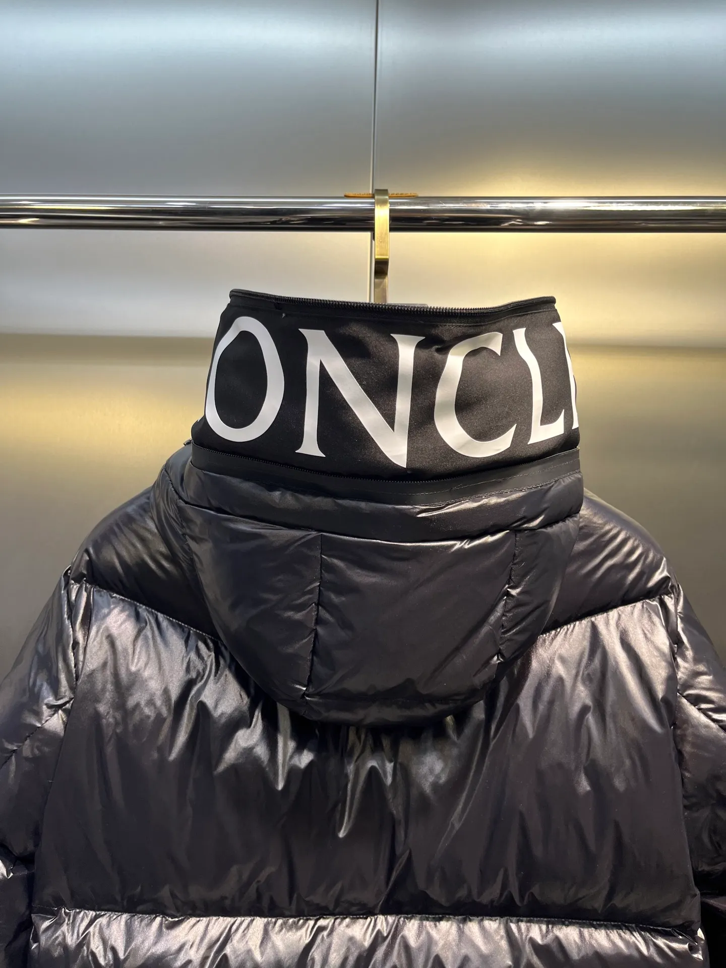 P980 moncler 🌟Abbaye short hat with hidden letters, the essence of Moncl fashion. Low-key and stylish, versatile style, very good upper body effect. This one is enough to keep warm in autumn and winter... Order from trading company High quality Color: black Size: 1234