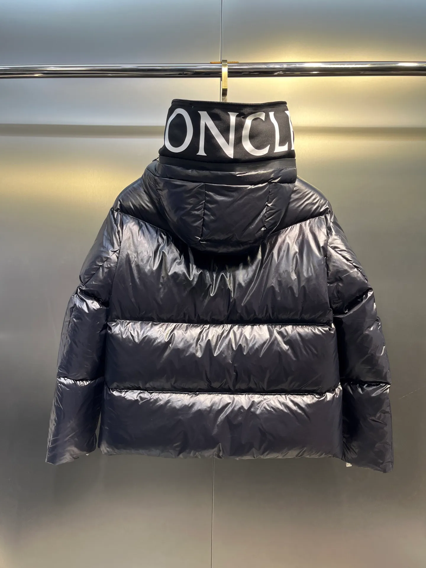 P980 moncler 🌟Abbaye short hat with hidden letters, the essence of Moncl fashion. Low-key and stylish, versatile style, very good upper body effect. This one is enough to keep warm in autumn and winter... Order from trading company High quality Color: black Size: 1234