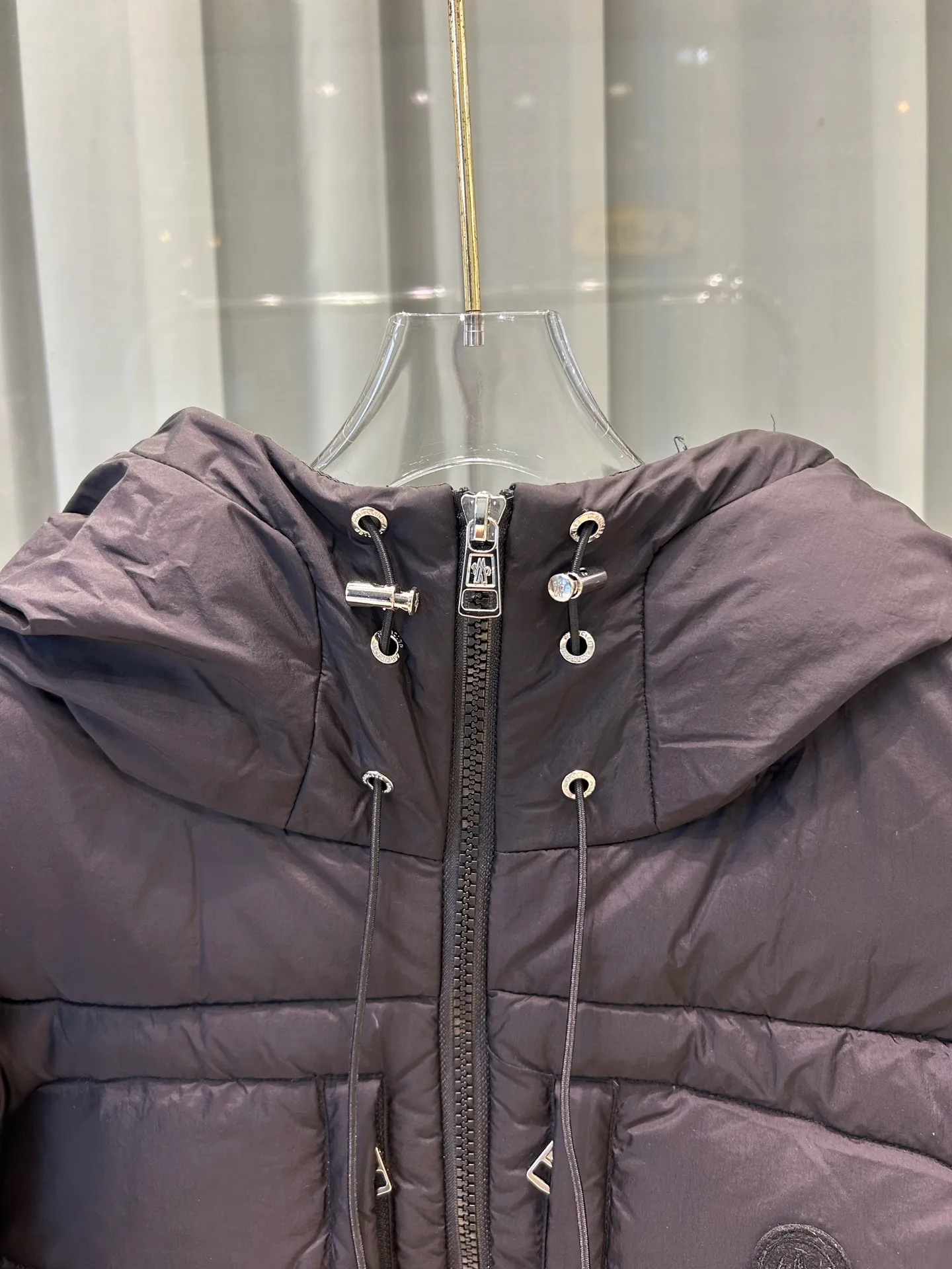 P1000 Moncler 25 spring and summer men's ORFET thin and short hooded lightweight down jacket, loose fit, versatile and easy to match, same style for men and women, original custom-made national standard 90 white duck down filling! Color: black brown Style number: Same style as Wei Daxun Code number: 12345