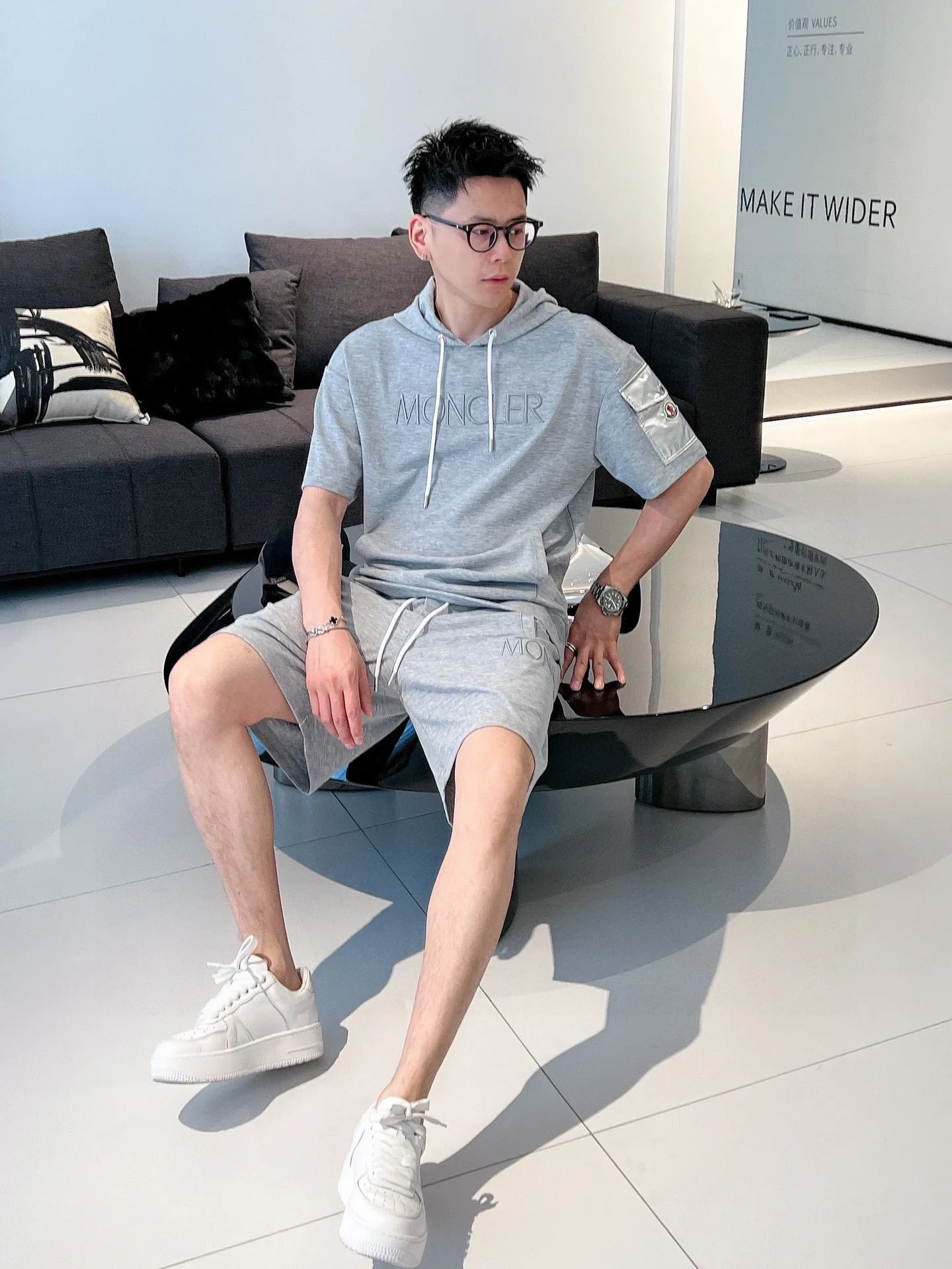 P570 Brand [MONCLER Mouth Covered] 2025 round neck short-sleeved shorts suit. The pure cotton fabric upper body will not be stuffy, the smooth and comfortable skin-friendly effect is more breathable, the fabric has its own texture, classic logo technology, a new interpretation from a unique angle, fashionable and versatile choice! Size: M-3XL (maximum wear: 190 pounds)