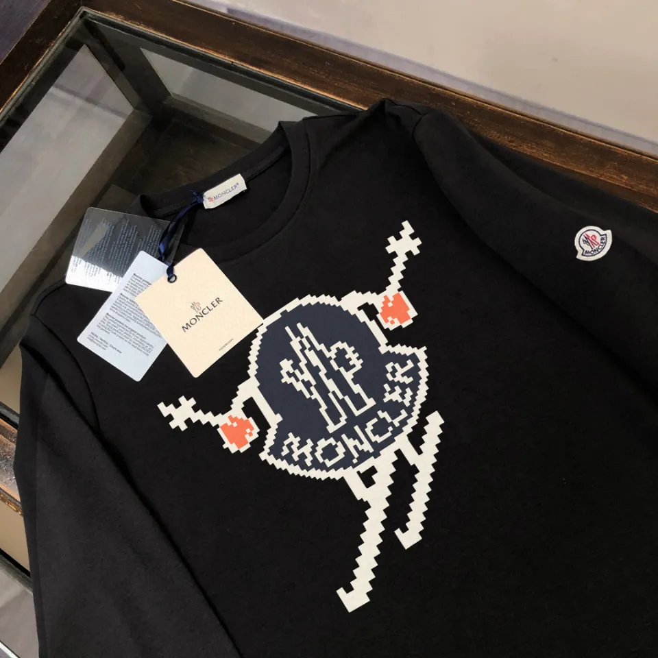 P180, a non-off-the-shelf model, you can trust it. Moncler printed long-sleeved T-shirt, 240g breathable cotton fabric, very soft and comfortable texture, does not shrink, does not deform, does not ball), can be worn alone as a base layer. Original customized accessories, collar label, care mark, hangtag, packaging (perfect details) Color: White Black Size: XS S M L