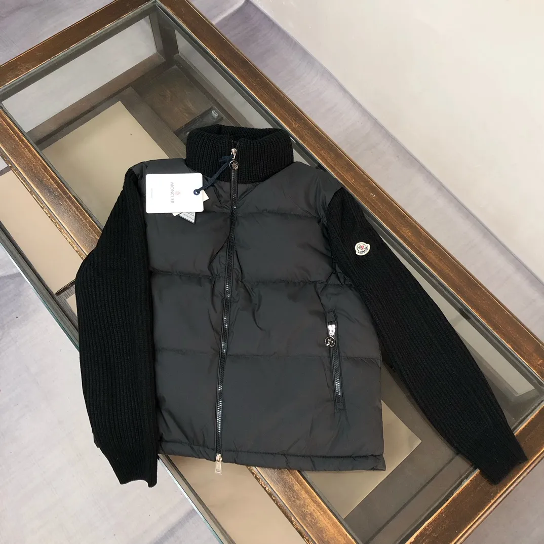 P600 💛Women's Moncler TRICOT women's patchwork wool down jacket, with stand-up collar and thick wool design, original molded hardware, and down filling, which can create a variety of looks according to the weather. A down jacket with great design and good looks, you can buy it directly with quality control. It is a high-end product not to be missed! ! Color: Black White Size: S M L