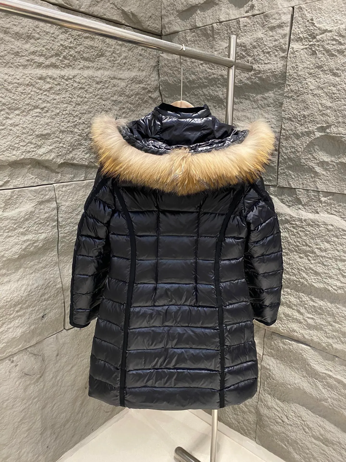 P1300 Moncler Women's Hermifur Hooded Fox Fur Down Jacket Color: Black Size: 1/2/3/4
