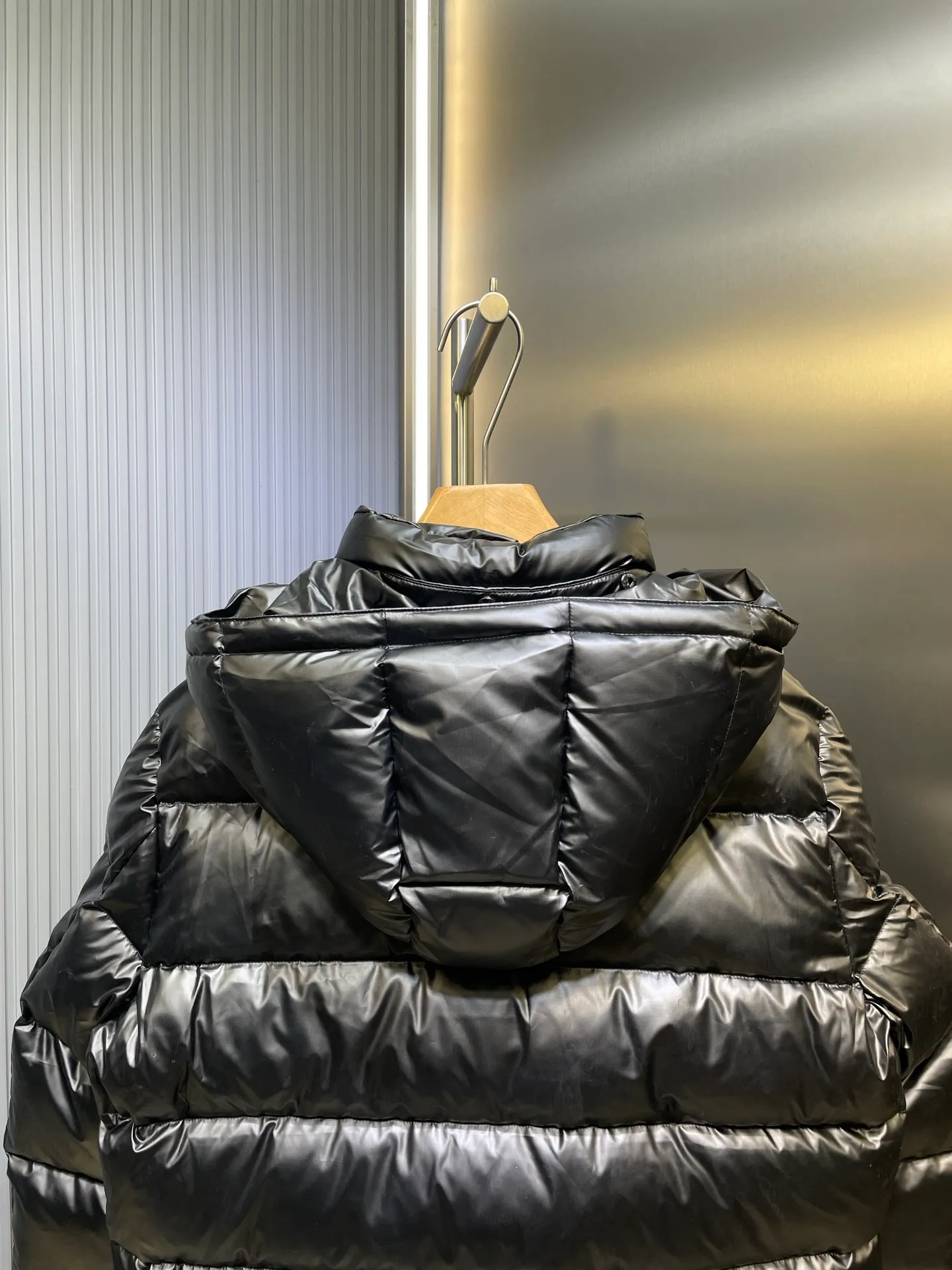 P1000 Moncler🌟New Autumn and Winter Down Jacket Original 1:1 Customized Hardware Accessories All Imported Original Customization Welcome to compare at the counter Absolutely high quality Use top-grade 95 white duck down Super soft Filled with fluffy and full feathers Super heavy-duty Fabric with excellent workmanship👍Perfect version Note⚠The fabric is super comfortable Exclusive model Non-market goods Same style for men and women Size: 48 50 52 54 56