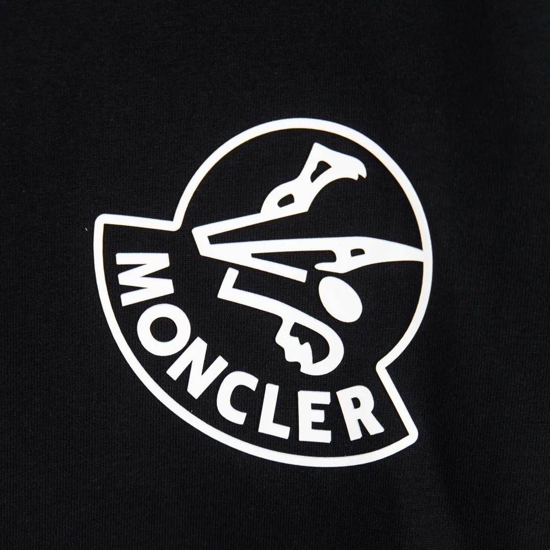 P190 💰 zp version [exclusive supply] MONCLER/muzzled 300g round neck short-sleeved T-shirt brand classic three-dimensional offset printing letter LOGO embossing process official synchronization high version high quality fashion personality versatile trend pure original quality original fabric hang tag collar label washed wheat three standards complete Color: Black. White. Size: S M L XL XXL Number: WS10015