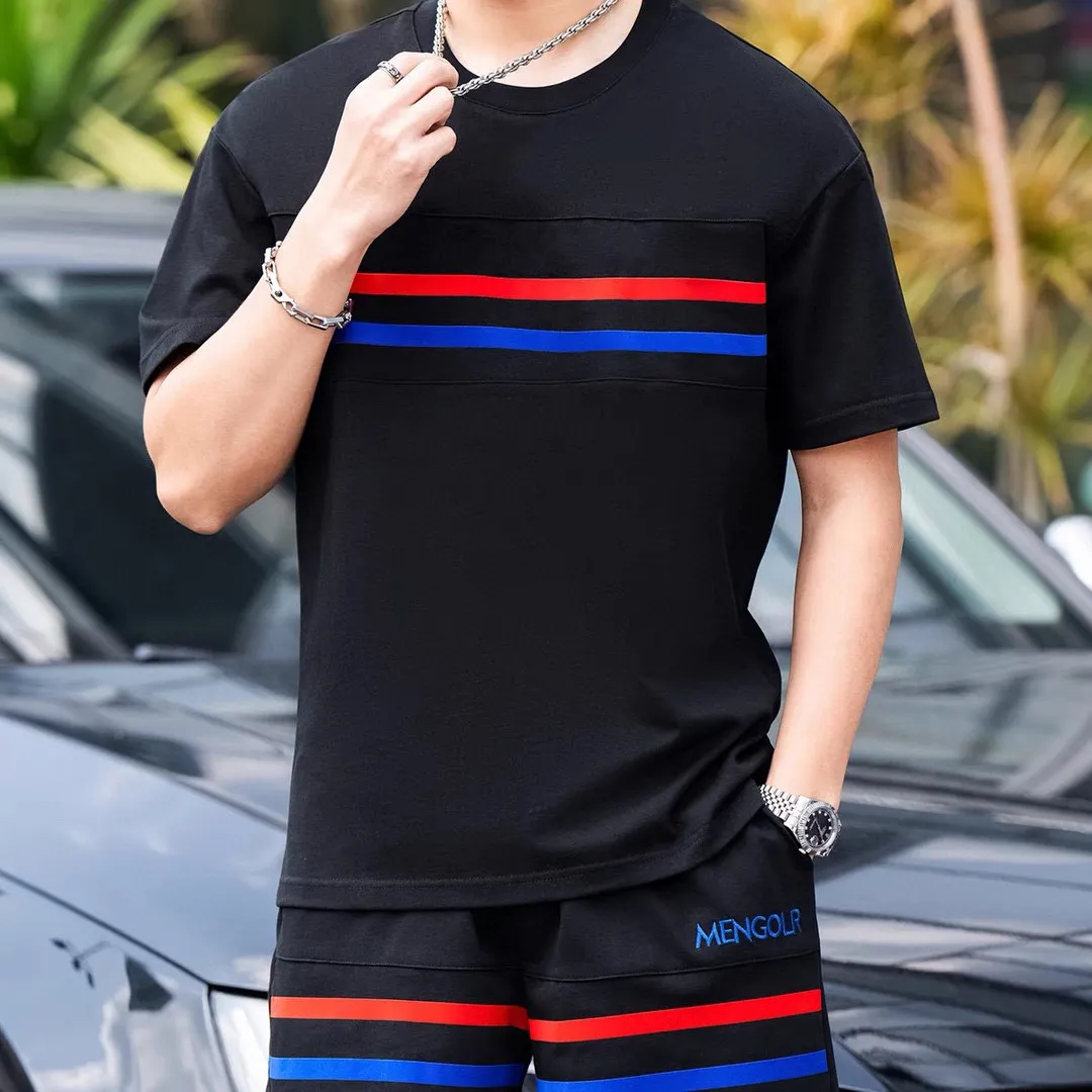 P560 Brand [MONCLER Mouth Covered] 2025 round neck short-sleeved shorts suit. The pure cotton fabric upper body will not be stuffy, the smooth and comfortable skin-friendly effect is more breathable, the fabric has its own texture, classic logo technology, a new interpretation from a unique angle, the first choice for fashion and versatility! Size: M-3XL (maximum wear: 190 pounds)