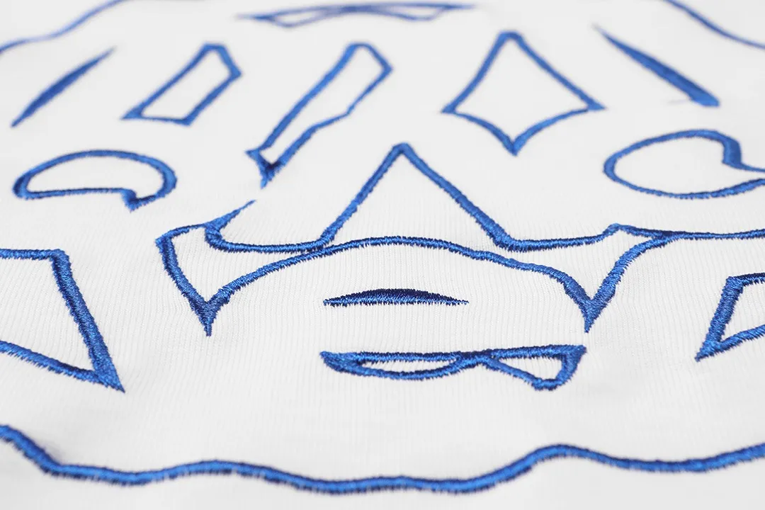 P150 Moncler 2026 early spring new style, official website synchronization, three-dimensional heavy-duty embroidered letter logo, customized small armband, same style for men and women, short-sleeved T-shirt ·Customized 300g weight 100% double yarn pure cotton fabric ·Design dyed 32 double-strand threads ·Collar label, hangtag, main mark and three labels complete Color: White Size: XS S M L