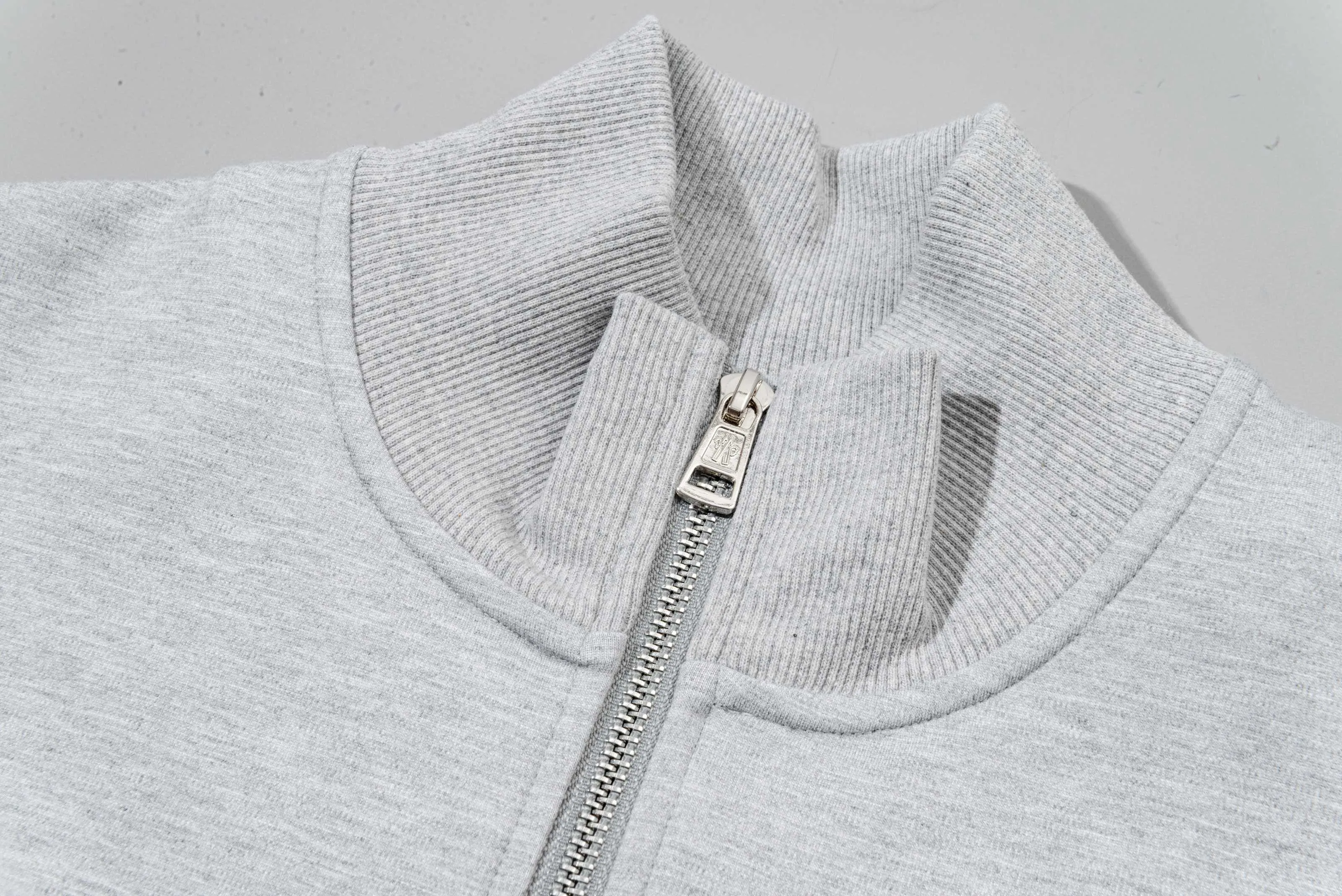 P270 MONCLER/Muzzle Custom fabric suit casual sweatpants Red and blue ribbon splicing design brand Zhangzi LOGO process Official synchronization High version High quality Fashion personality Versatile trend Pure original quality Original fabric Hang tag Collar label Washed wheat Complete three standards Color: blue. Gray. Size: S-2XL