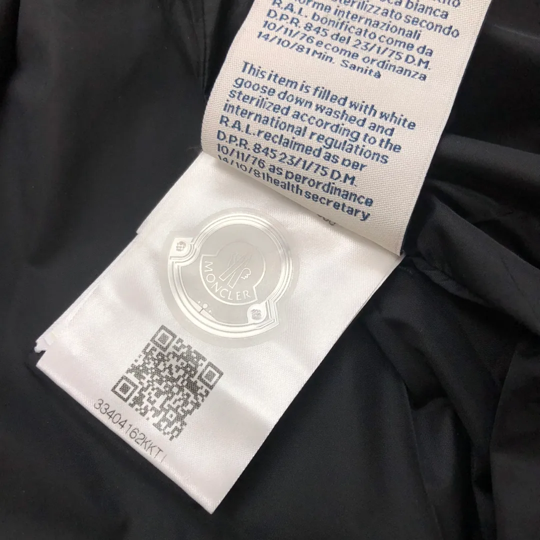 P1180 ——————🧡Women’s MONCLER women’s 🙎🙎25 winter down jacket! Featuring a fox fur collar! Authentic original purchase, long down jacket, super thick, absolute counter version with matching belt, elongates legs, slims waist, original imported hardware, details, material %90 white goose down, %10 white duck down (fur collar is detachable) Color: black, size: 1-2-3-4