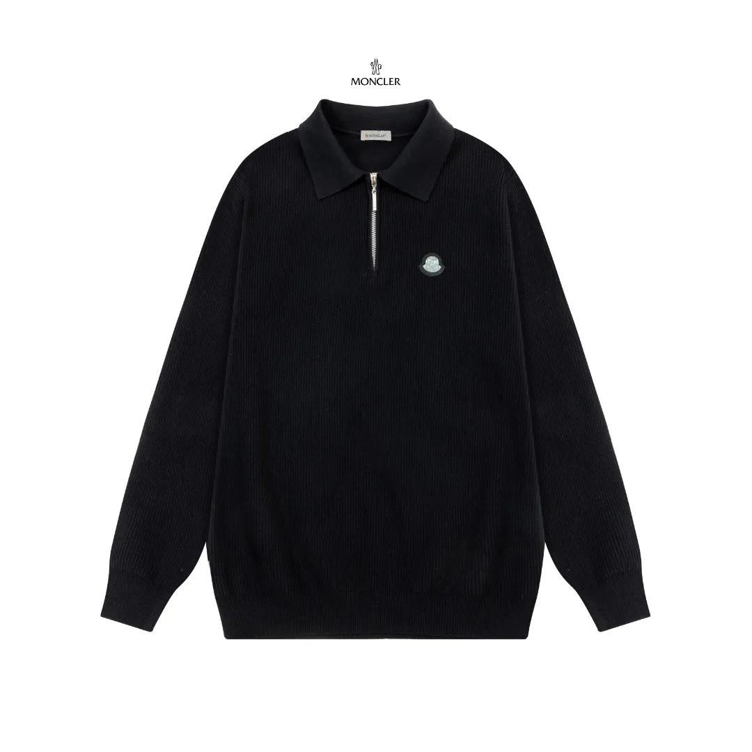 P250 Moncler masked zipper lapel sweater, the latest 2025 casual Polo wool sweater.  The texture is delicate, soft and comfortable, skin-friendly and warm, not easy to deform, simple and high-end style, and the logo on the chest is very exquisite and perfect! The upper body effect is very strong 👍 Color: black, gray Size: S-XL