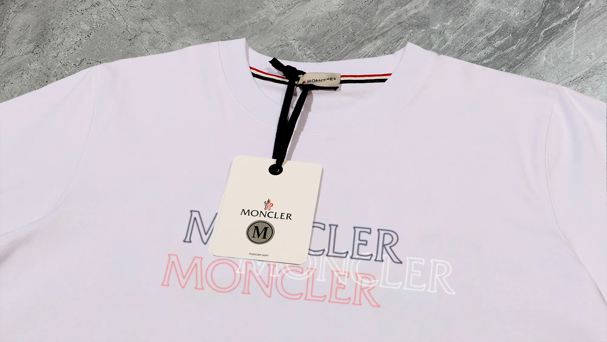 P210 High-version sweatshirt) [Long-term stock] 〖𝐌𝐎𝐍𝐂𝐋𝐄𝐑~Mask〗 Made of 440g heavy-weight fabric. It is different from the market currency. It can be matched with any variety and is properly handsome. 😎The whole dress is made of double waistcoats. The double waistcoats make the whole dress more three-dimensional. Not ordinary factories can do such fine work. 2025 Spring catwalk version of the T stage, on sale at the counter, exquisitely printed round neck terry sweatshirt, high-end double-ply cotton, custom-made stretch ribs, dyed in the same vat, complete with three standards, matched with digital printing patterns and very breathable, same style for men and women, color: black, white, apricot, size: S M L XL 2XL