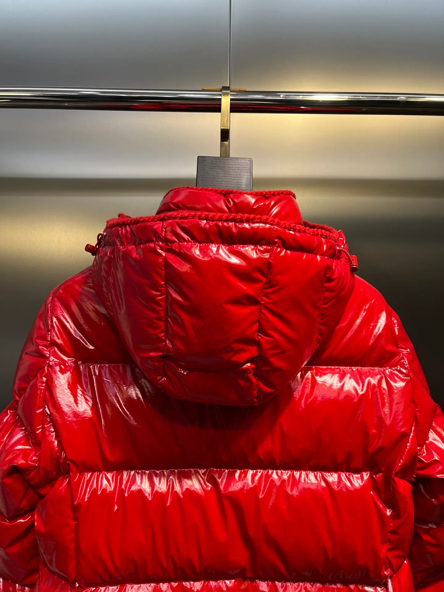 P860 Moncler🌟25 new oil wax leather waist style GLAREIN hooded long-sleeved down jacket for women. Oil wax leather coated new fabric, slim design style, warm and slimming, 90% duck down filling, molded custom hardware. Color: red, white, blue, black Code number: 1234