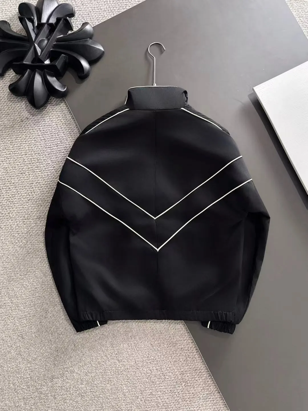 Next day shipping P460 MONCLER/Mask high quality 2025 autumn and winter new casual heavy industry jacket exclusively developed by yb! High quality production! The top version of the trading company channel order, external orders for imported custom fabrics, high breathability and comfort, impeccable details, absolutely worth buying! Brand element design concept, delicate and soft feel! It presents a casual cut and the upper body shape is great! On sale simultaneously on the official website! From a high-end men's positioning brand, the low-key luxury taste is irresistible! Exquisite workmanship and impeccable quality! The overall style is simple, fashionable and timeless, fully meeting the requirements of stylish and tasteful dressing! Size: M to 5XL (or state your height and weight when placing an order)