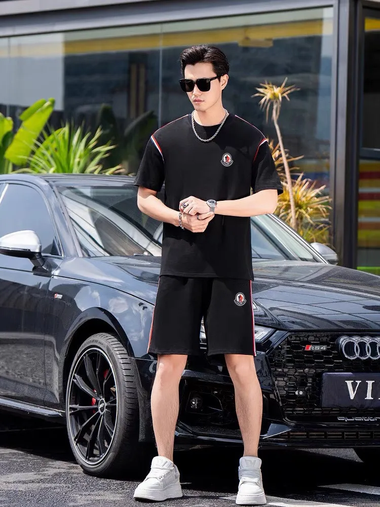 P560 Brand [MONCLER Mouth Covered] 2025 round neck short-sleeved shorts suit. The pure cotton fabric upper body will not be stuffy, the smooth and comfortable skin-friendly effect is more breathable, the fabric has its own texture, classic logo technology, a new interpretation from a unique angle, the first choice for fashion and versatility! Size: M-3XL (maximum wear: 190 pounds)