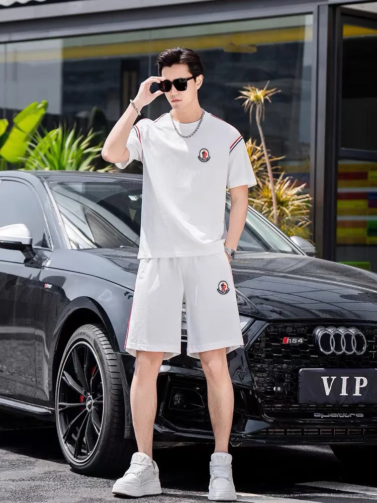 P560 Brand [MONCLER Mouth Covered] 2025 round neck short-sleeved shorts suit. The pure cotton fabric upper body will not be stuffy, the smooth and comfortable skin-friendly effect is more breathable, the fabric has its own texture, classic logo technology, a new interpretation from a unique angle, the first choice for fashion and versatility! Size: M-3XL (maximum wear: 190 pounds)
