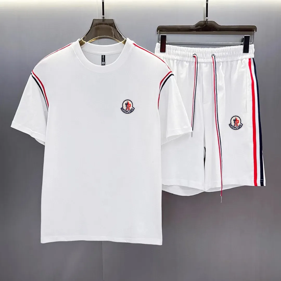 P560 Brand [MONCLER Mouth Covered] 2025 round neck short-sleeved shorts suit. The pure cotton fabric upper body will not be stuffy, the smooth and comfortable skin-friendly effect is more breathable, the fabric has its own texture, classic logo technology, a new interpretation from a unique angle, the first choice for fashion and versatility! Size: M-3XL (maximum wear: 190 pounds)