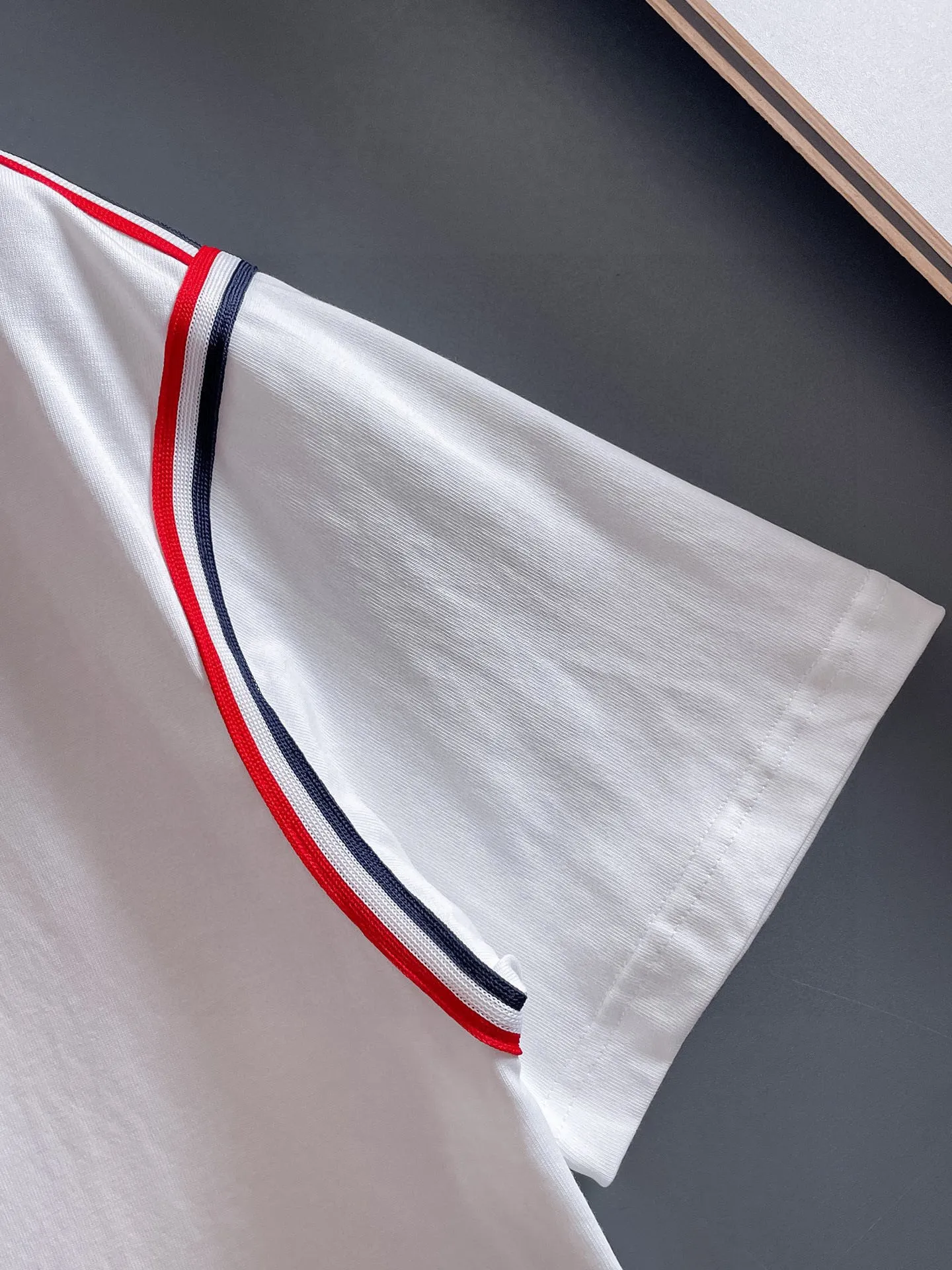 P560 Brand [MONCLER Mouth Covered] 2025 round neck short-sleeved shorts suit. The pure cotton fabric upper body will not be stuffy. The smooth and comfortable skin-friendly effect is more breathable. The fabric has its own texture. Classic logo technology. A new interpretation from a unique angle. Fashionable and versatile! Size: M-3XL (maximum wear: 190 pounds)