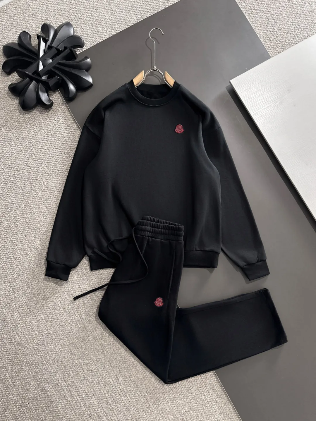 Next day shipping P720 MONCLER/Mongolian high quality 2025 autumn and winter new casual heavy industry suit exclusively developed by yb! High quality production! The top version of the trading company channel order, external orders for imported custom fabrics, high breathability and comfort, impeccable details, absolutely worth buying! This type of suit is also a must-have for lazy people. You don’t have to think about how to match it, you can just get it in one set! Brand element design concept, delicate and soft feel! It presents a casual cut and the upper body shape is great! On sale simultaneously on the official website! From a high-end men's positioning brand, the low-key luxury taste is irresistible! Exquisite workmanship and impeccable quality! The overall style is simple, fashionable and timeless, fully meeting the requirements of stylish and tasteful dressing! Sizes: S to XXL (or state your height and weight when placing an order)
