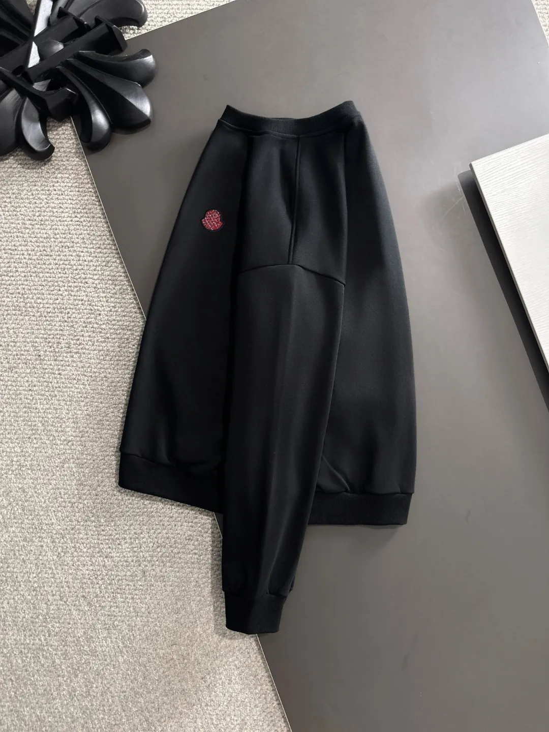 Next day shipping P720 MONCLER/Mongolian high quality 2025 autumn and winter new casual heavy industry suit exclusively developed by yb! High quality production! The top version of the trading company channel order, external orders for imported custom fabrics, high breathability and comfort, impeccable details, absolutely worth buying! This type of suit is also a must-have for lazy people. You don’t have to think about how to match it, you can just get it in one set! Brand element design concept, delicate and soft feel! It presents a casual cut and the upper body shape is great! On sale simultaneously on the official website! From a high-end men's positioning brand, the low-key luxury taste is irresistible! Exquisite workmanship and impeccable quality! The overall style is simple, fashionable and timeless, fully meeting the requirements of stylish and tasteful dressing! Sizes: S to XXL (or state your height and weight when placing an order)