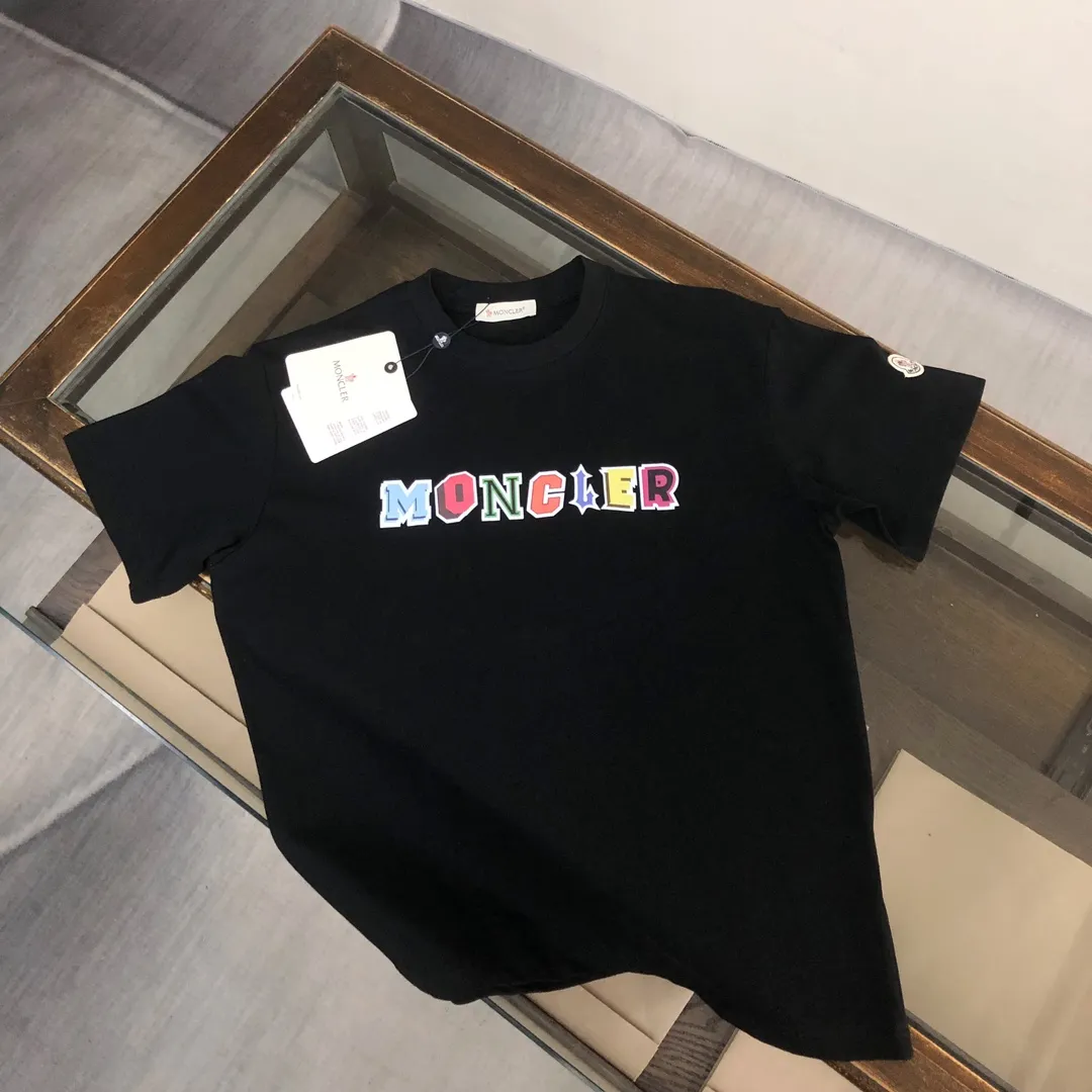 P160 🔥MONCLER The latest short-sleeved T-shirt for couples ~ Featured brand contrasting letter printing ~ The fabric upper body is comfortable and breathable, not stiff, slim cut, made of high-end custom-made pure cotton fabric! The upper body is comfortable and stylish, and it can be worn alone as an inner layer. It is a must-have for fashionistas! ! ! Color: black white Size: S～XL (loose version, please state your height and weight when placing an order)