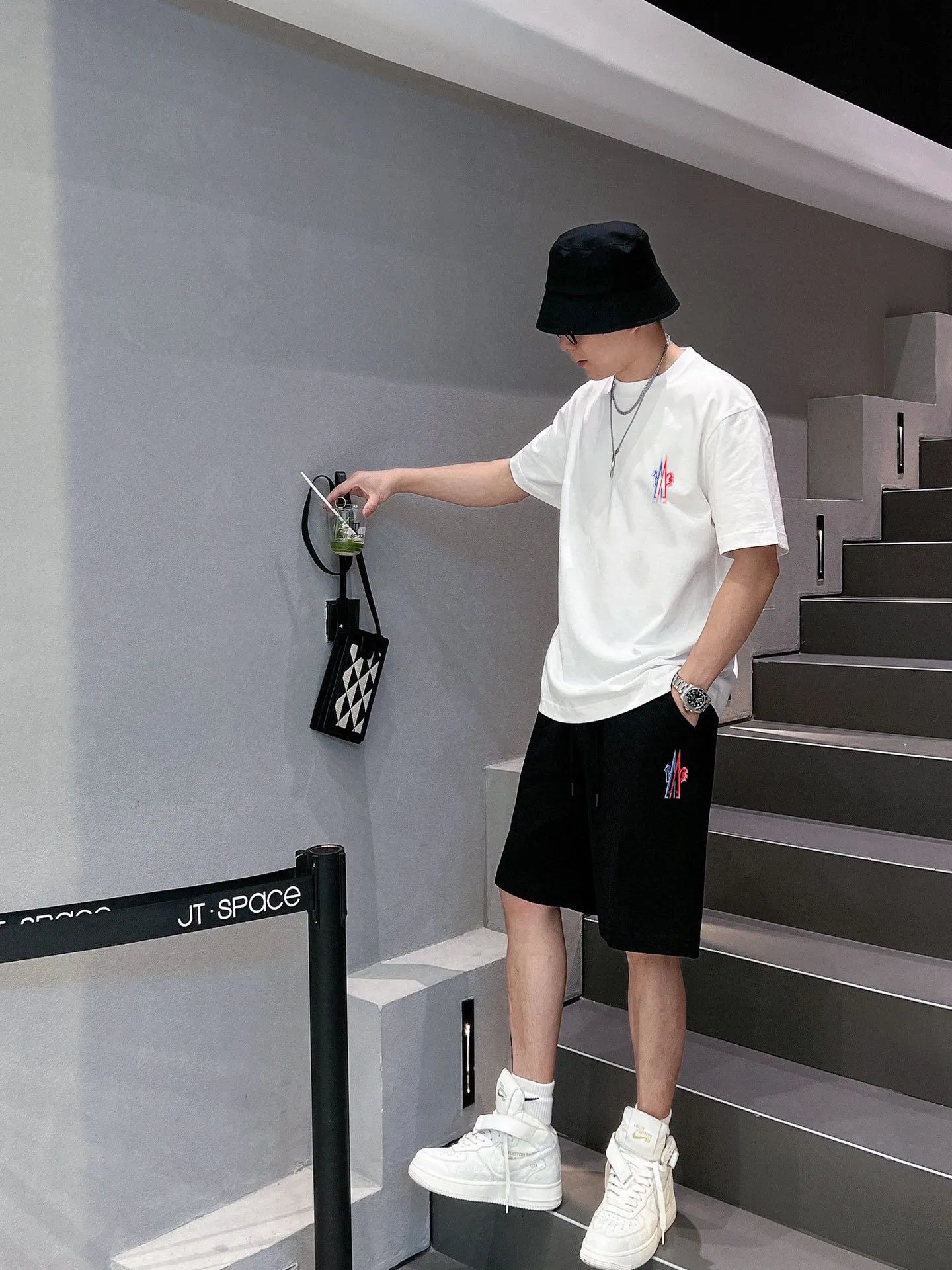 P280 Brand【MONCLER】2025 new men's short-sleeved shorts suit! Synchronous sales on the official website! High-end version on the market! It feels delicate and soft! Make you more comfortable to wear! The draped silhouette is awesome! Size: M-5XL (please state your height and weight when placing an order)