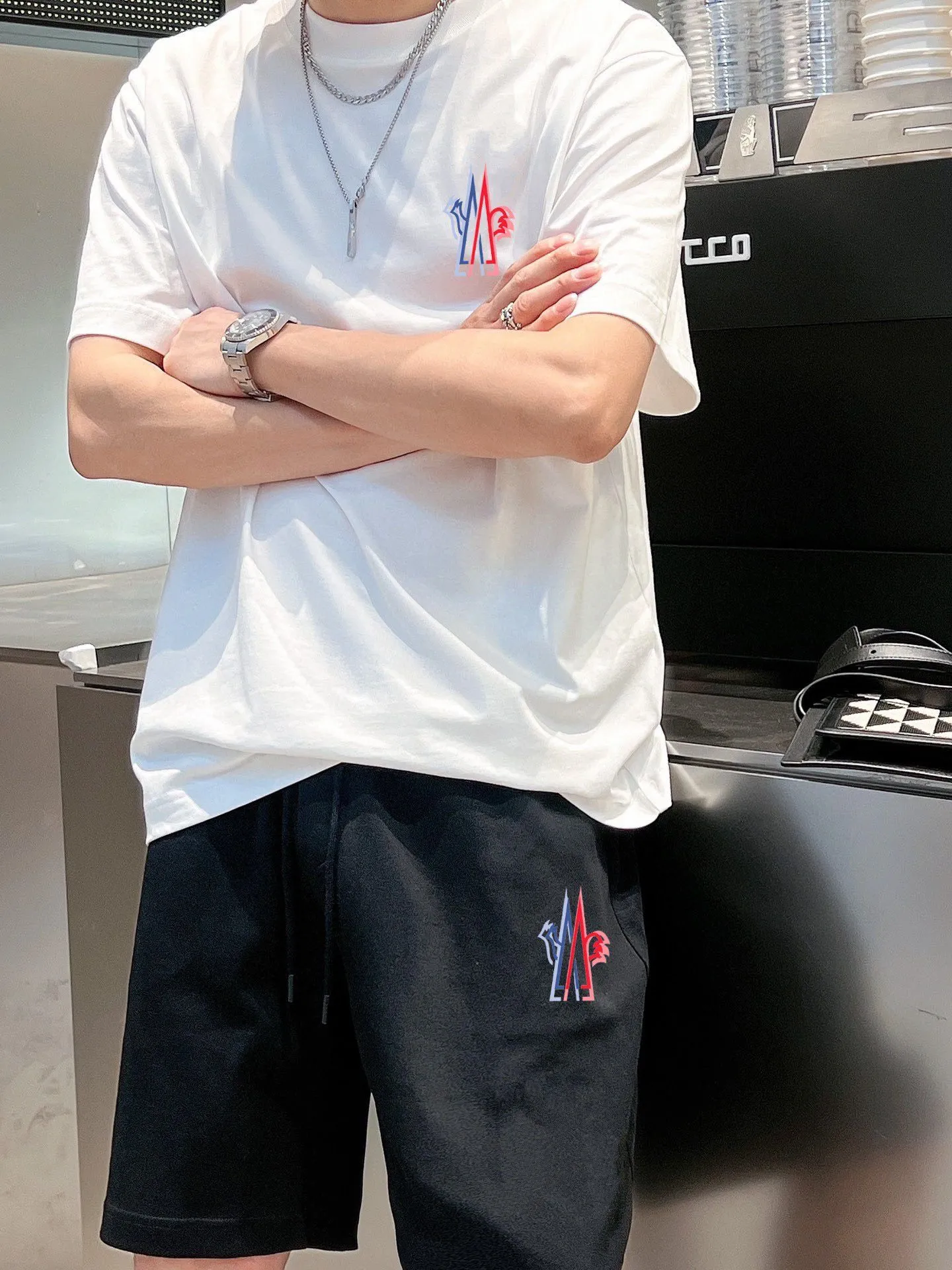 P280 Brand【MONCLER】2025 new men's short-sleeved shorts suit! Synchronous sales on the official website! High-end version on the market! It feels delicate and soft! Make you more comfortable to wear! The draped silhouette is awesome! Size: M-5XL (please state your height and weight when placing an order)