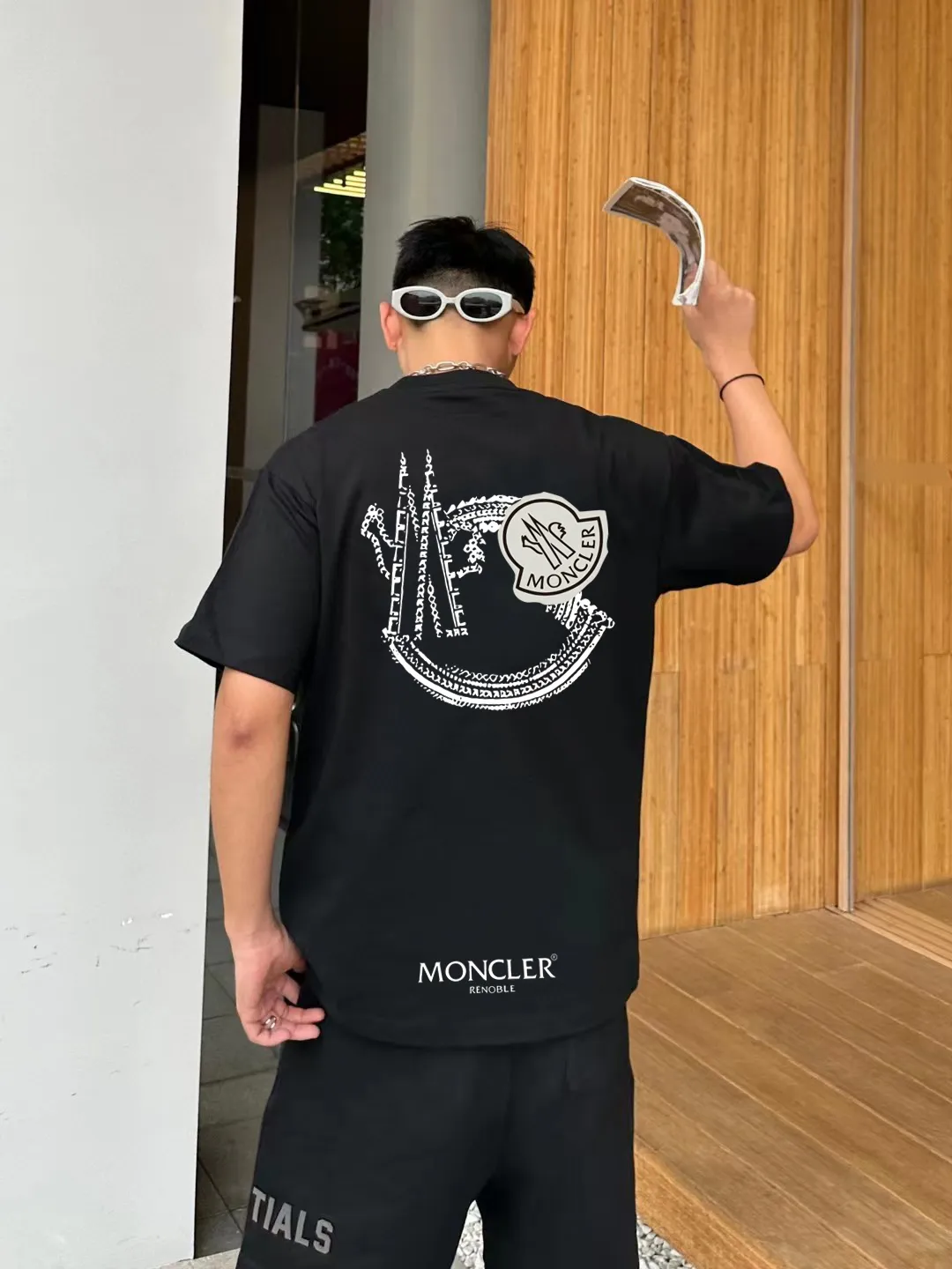 P140 [MONCLER] 2025FW short-sleeved T-shirt with badge + LOGO, high-end 26s double yarn 300g fabric, heavy fabric, custom stretcher rib, same cylinder and dye, complete three standards, same style for men and women, color: black, white, size: S M L XL 2XL