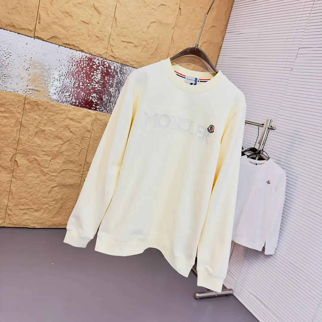 P280 Brand: Mengkou🤳𝐌𝐎𝐍𝐂𝐋𝐄𝐑 Fabric: ☑️Made of 440g double-strand pure cotton terry👕 Fabric: ☑️Thread with 1*1 double yarn thread. 🔜Comes with dyeing in the same tank. Craftsmanship: ☑️The embroidery uses 3D three-dimensional embroidery technology, 🇧🇫The original computer scan and print is restored 1:1. The pattern is clear and the needle count is dense. It is a rare high-end product on the market! 🇲🇩All three standards are complete! Size: ☑️S 〰️M 〰️L 〰️XL 〰️XXL
