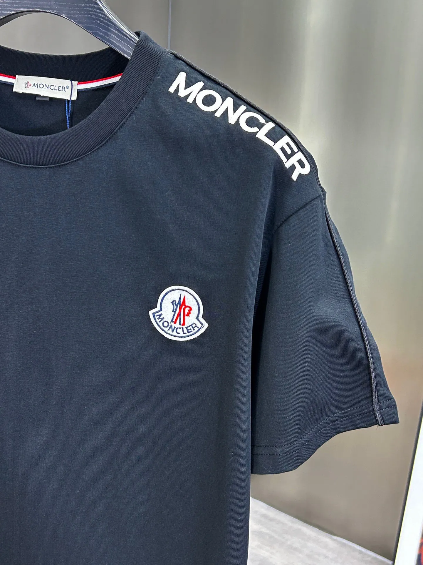 P560 Brand [MONCLER Mouth Covered] 2025 round neck short-sleeved shorts suit. The pure cotton fabric upper body will not be stuffy, the smooth and comfortable skin-friendly effect is more breathable, the fabric has its own texture, classic logo technology, a new interpretation from a unique angle, the first choice for fashion and versatility! Size: M-3XL (maximum wear: 190 pounds)