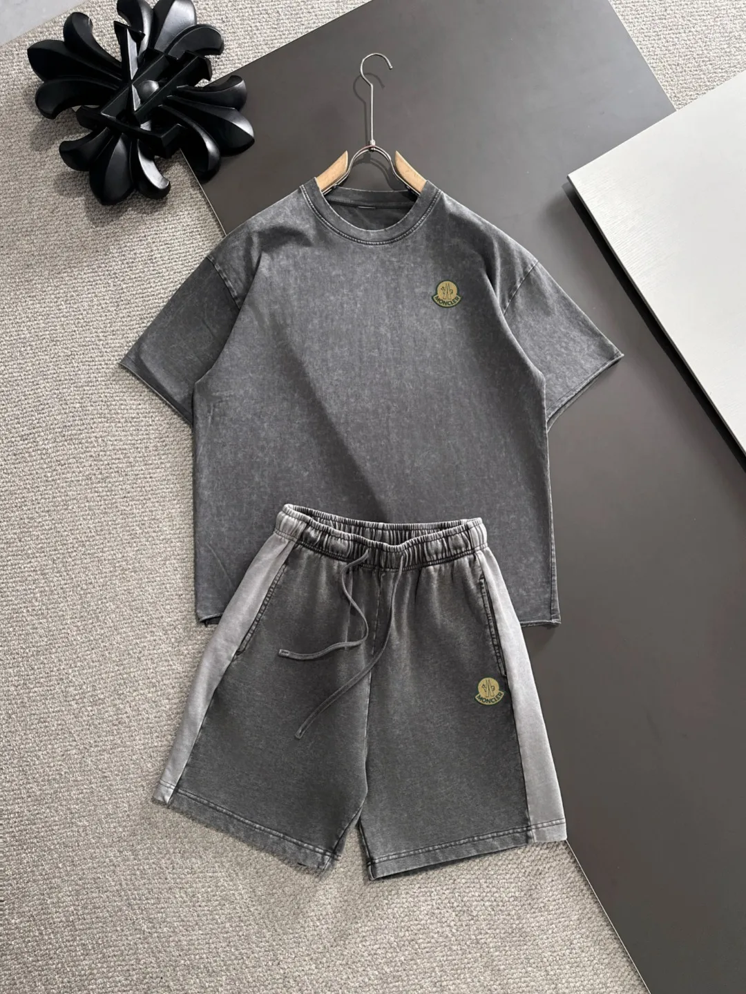 Next day shipping P460 MONCLER/Mongolian high quality 2025 spring and summer new casual heavy industry suit exclusively developed by yb! High quality production! Imported custom-made fabrics for foreign orders, with high breathability and comfort, impeccable details, brand element design concept, delicate and soft feel! It presents a casual cut and the upper body shape is great! On sale simultaneously on the official website! From a high-end men's positioning brand, the low-key luxury taste is irresistible! Exquisite workmanship and impeccable quality! The overall style is simple, fashionable and timeless, fully meeting the requirements of stylish and tasteful dressing! Size: S-XXL