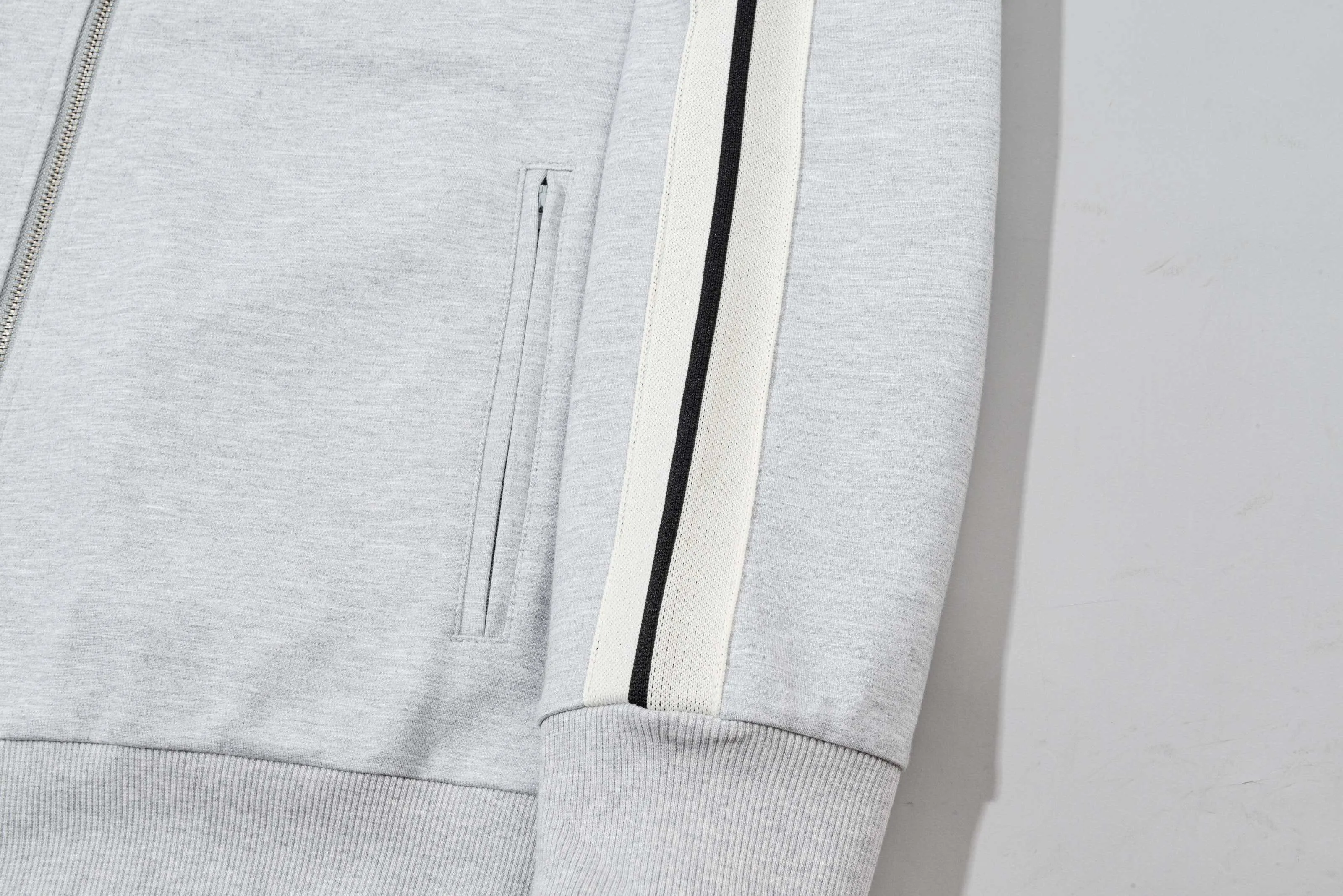 P270 MONCLER/muzzle Customized fabric suit casual sweatpants Simple side webbing splicing technology brand small chapter logo LOGO Official synchronization High version High quality Fashion personality Versatile trend Pure original quality Original fabric Hang tag Collar label Washed wheat Complete three standards Color: Black. Blue. Gray. Size: S-2XL