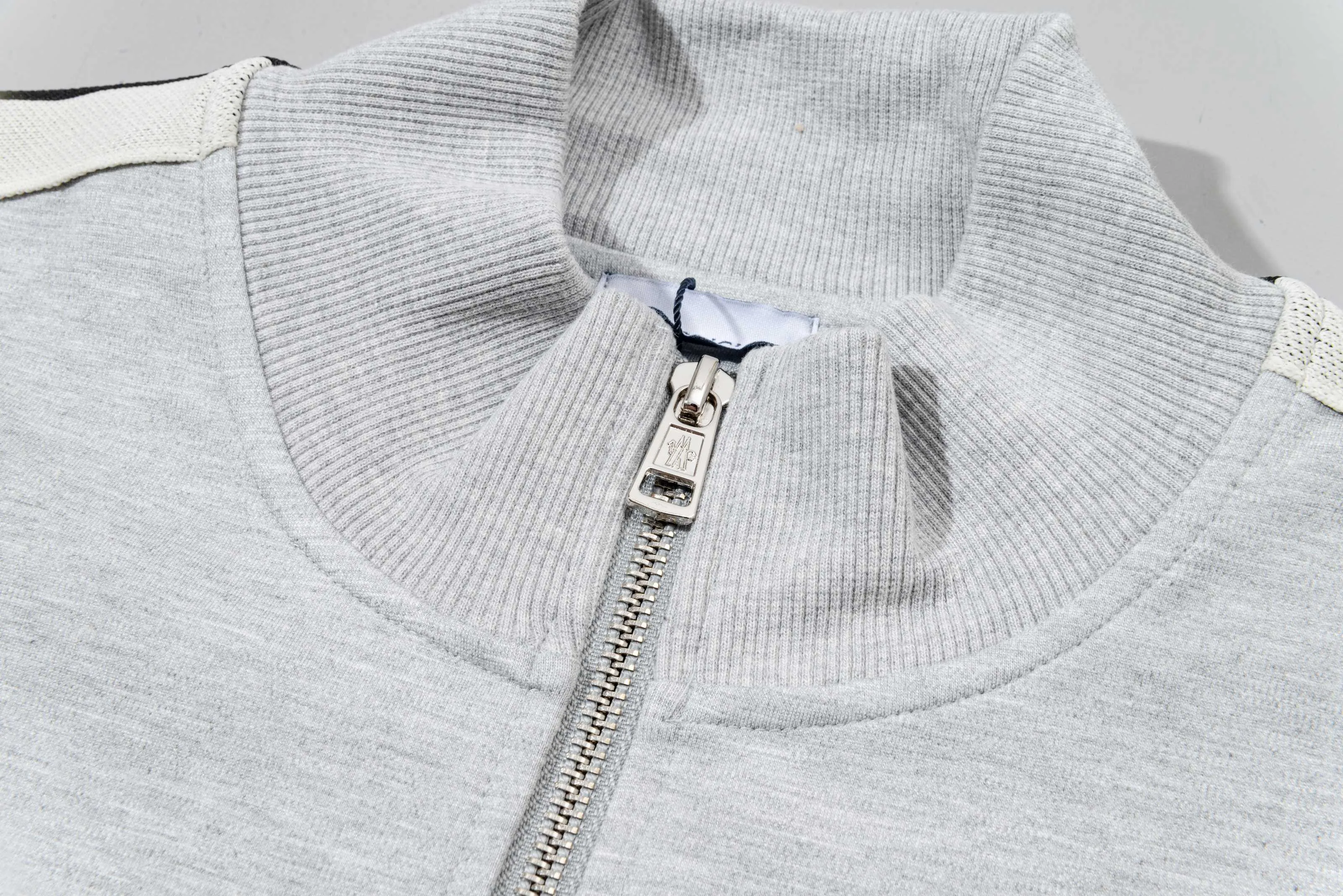 P270 MONCLER/muzzle Customized fabric suit casual sweatpants Simple side webbing splicing technology brand small chapter logo LOGO Official synchronization High version High quality Fashion personality Versatile trend Pure original quality Original fabric Hang tag Collar label Washed wheat Complete three standards Color: Black. Blue. Gray. Size: S-2XL