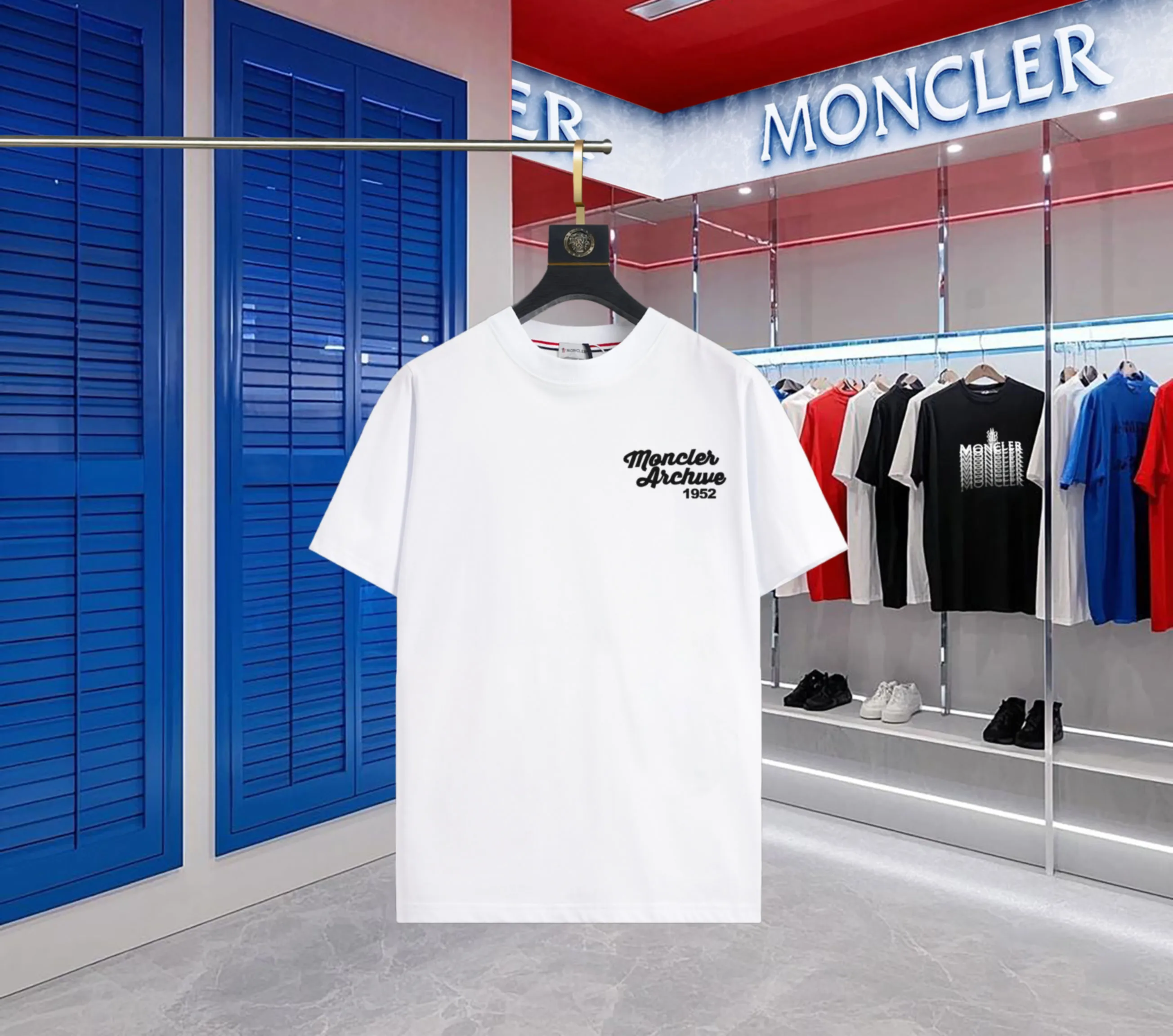 P140 Upgraded version "Mobile phone smart sensor ~ NFC chip armband ~ Direct access to the official website for anti-counterfeiting" "Moncler ~ Mouth Mouth" 2025 new high-quality round neck short-sleeved T-shirt. The cuffs have imported embroidered labels. Customized dyeing, very comfortable to touch. Super versatile and good-looking short-sleeved. Complete with three labels. Non-market ordinary version. Feel free to compare. Quality is absolutely guaranteed! ‼ First of all, this original fabric is all custom-woven with 32-count double yarn fabric, 250G, and the weight is the same‼ Fine workmanship, double waistcoat method, double waistcoat method, double waistcoat method makes the whole dress more three-dimensional, which is not a craft that ordinary T-shirts can achieve🤪 Size: S-M-L-XL-2XL Color: black, white, apricot, same style for men and women