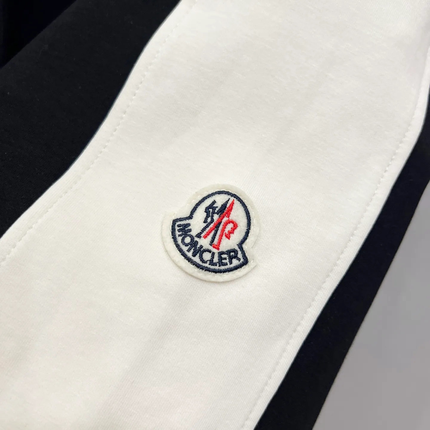 P180 MONCLER/Mask Customized space cotton shorts Contrasting color design simple brand Zhangzi LOGO process logo Official synchronization High version High quality Fashion personality Versatile trend Pure original quality Original fabric Hang tag Collar label Washed wheat Complete three standards Color: Black. Apricot. Size: XS-L