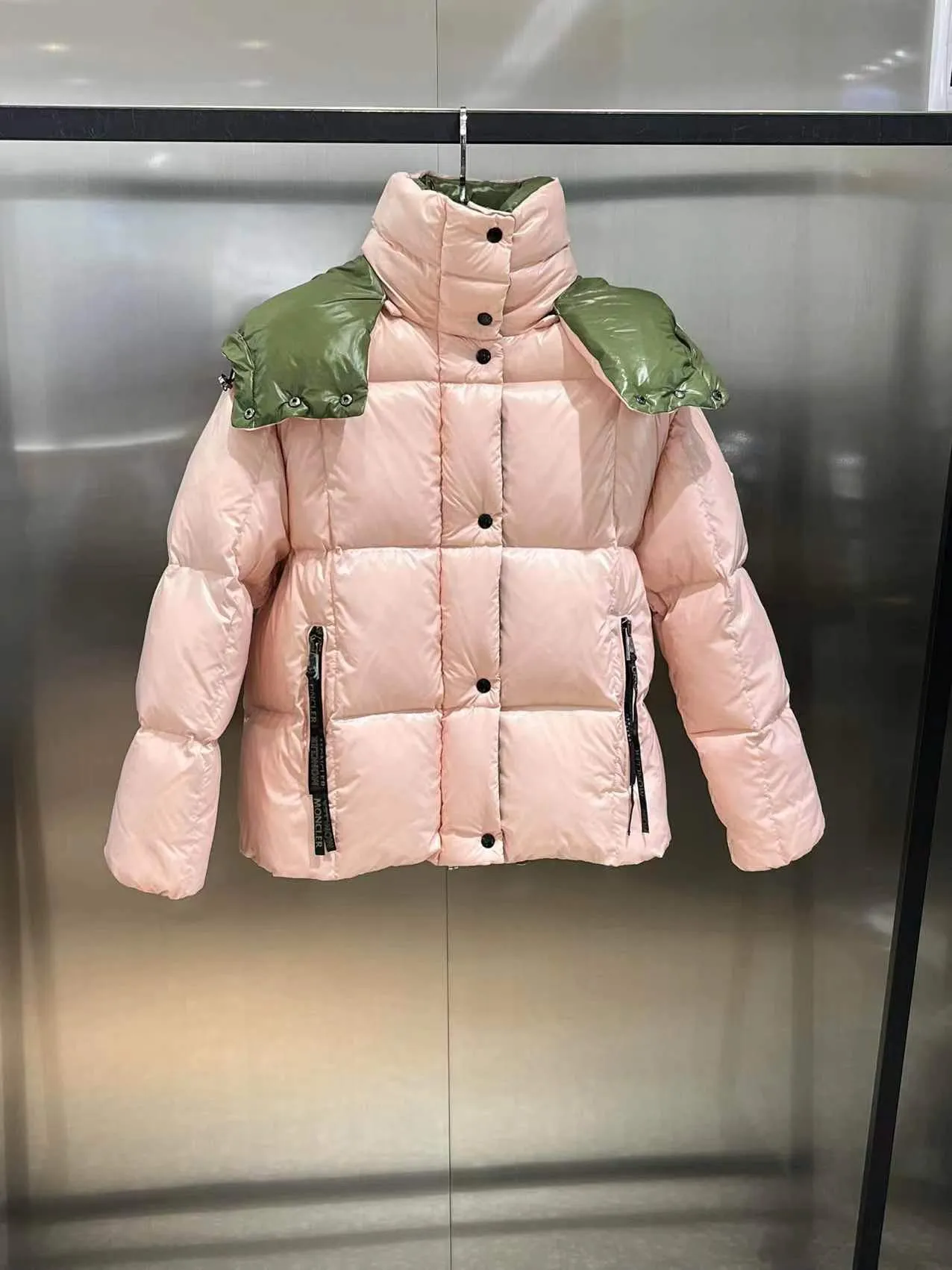 P700 🆕❤️😘2023 new Moncler short down bakery color: black, milk white, ice blue, black pink lining, white pink lining, bright red, pink lining green, Size: 0123