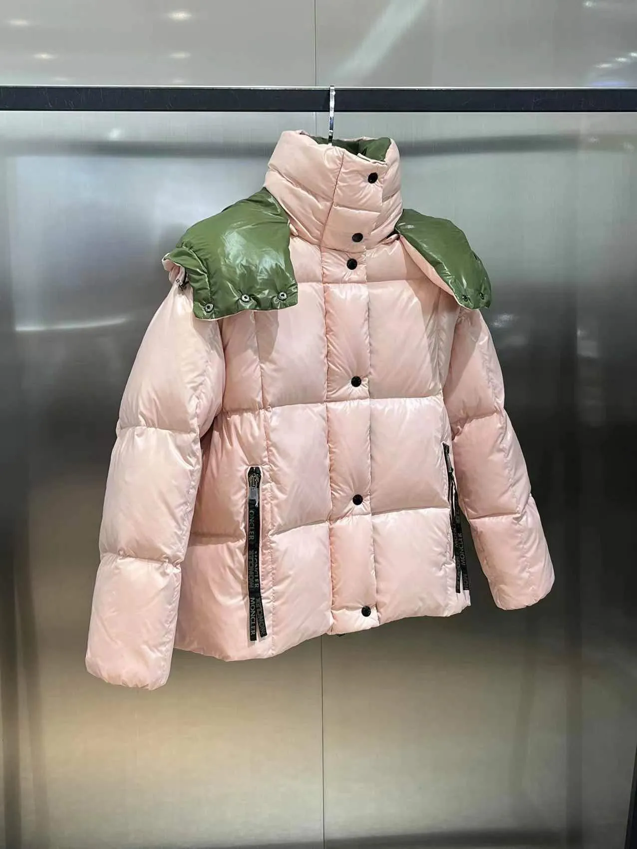 P700 🆕❤️😘2023 new Moncler short down bakery color: black, milk white, ice blue, black pink lining, white pink lining, bright red, pink lining green, Size: 0123