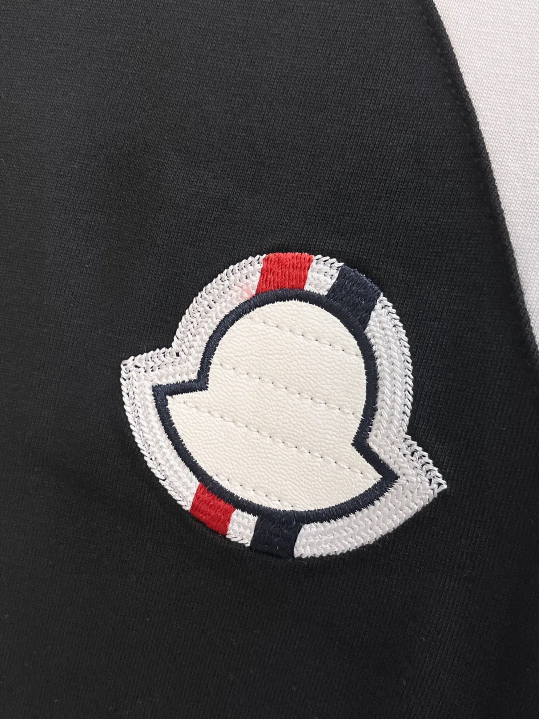 P560 Brand [MONCLER Mouth Covered] 2025 round neck short-sleeved shorts suit. The pure cotton fabric upper body will not be stuffy, the smooth and comfortable skin-friendly effect is more breathable, the fabric has its own texture, classic logo technology, a new interpretation from a unique angle, the first choice for fashion and versatility! Size: M-3XL (maximum wear: 190 pounds)