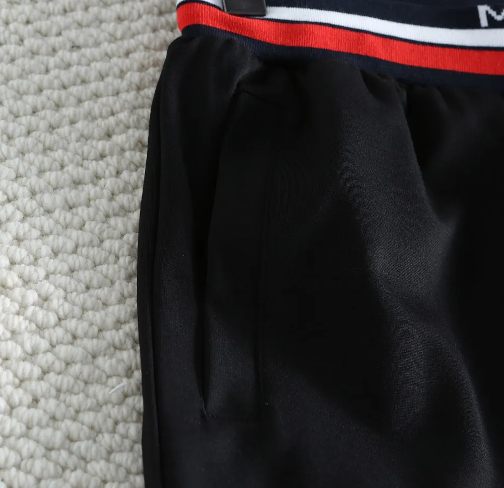 P210 🌸🌸 Moncler 2025 spring and summer new trousers [knitted trousers] feel comfortable to wear, low-key yet luxurious, very high-end, with pockets designed to be fashionable and high-end. Needless to say, the trousers style and tailoring needless to say, the upper body is exquisite and vivid. Really first-class and top-quality materials. Really top-level casual pants and elastic pants, of outstanding quality. After heavy washing, the trousers are very soft and not picky. The upper body is absolutely stylish. Extremely luxurious. Size:M-4XL