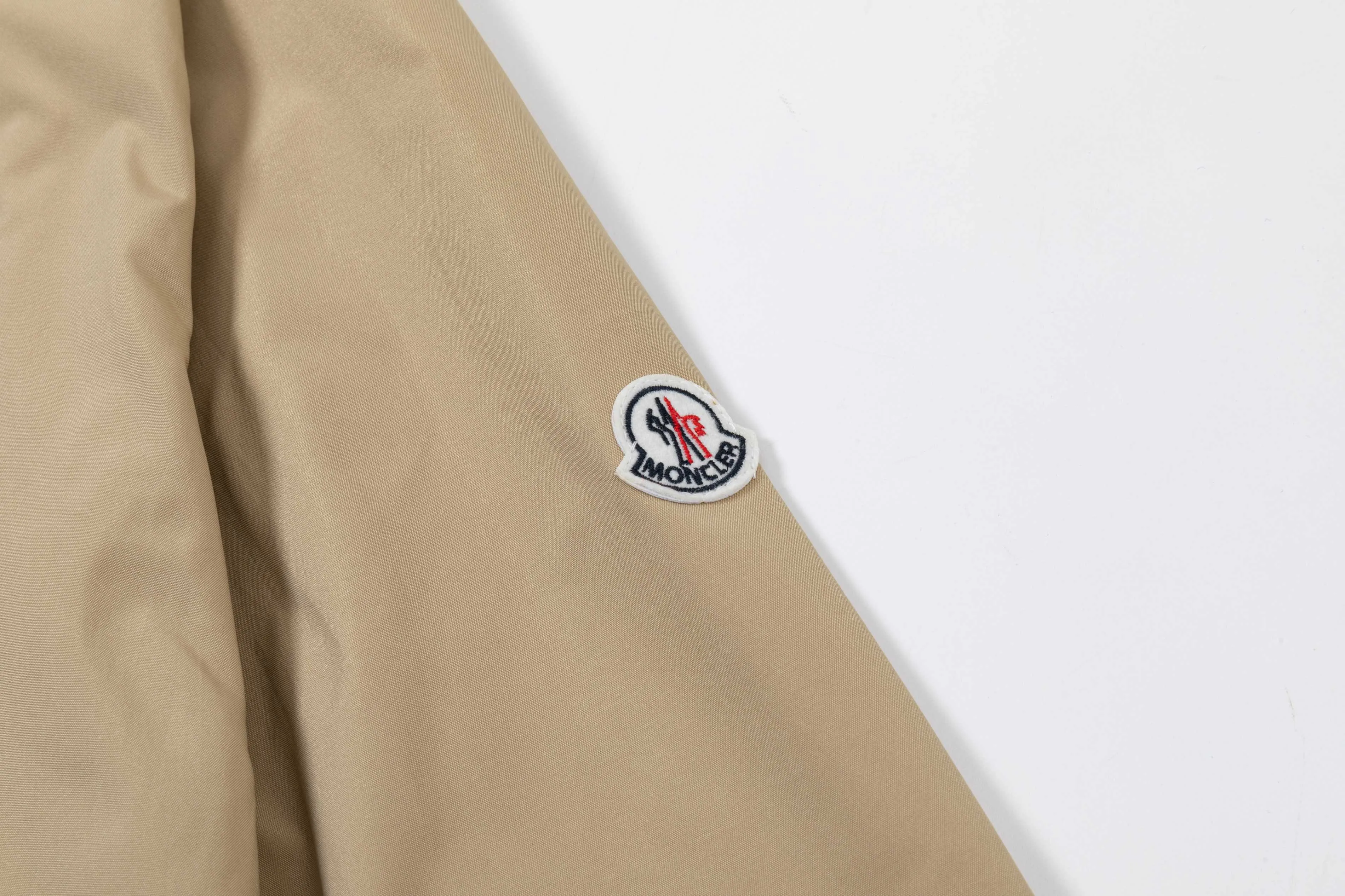 P320 2025 Mouthless MONCLER... New style for autumn and winter Hardware logo. High-quality hooded jacket. Mainly recommended version. Customized fabrics. Higher grade. High-density memory brushed lining. More fashionable and comfortable. High-standard customization. The upper body is very stylish. Classic and versatile. It can be matched with any fashion. The version is super good. It is recommended!  Color: Khaki Black Size: M-4XL