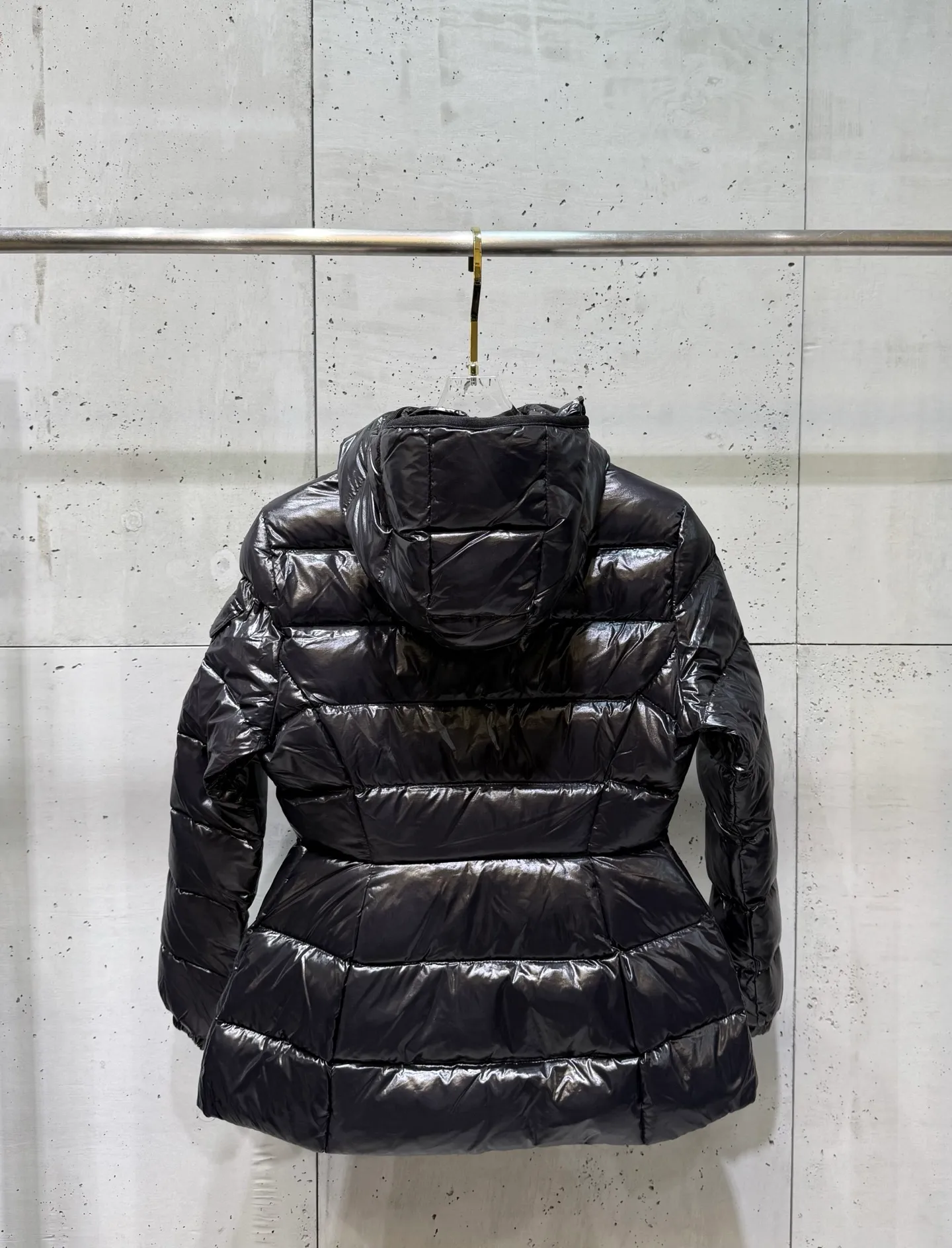 P920 Women's Moncler FW24 Barante short waist silhouette zipper long-sleeved down jacket Color: light pink off-white black Size: 0 1 2 3