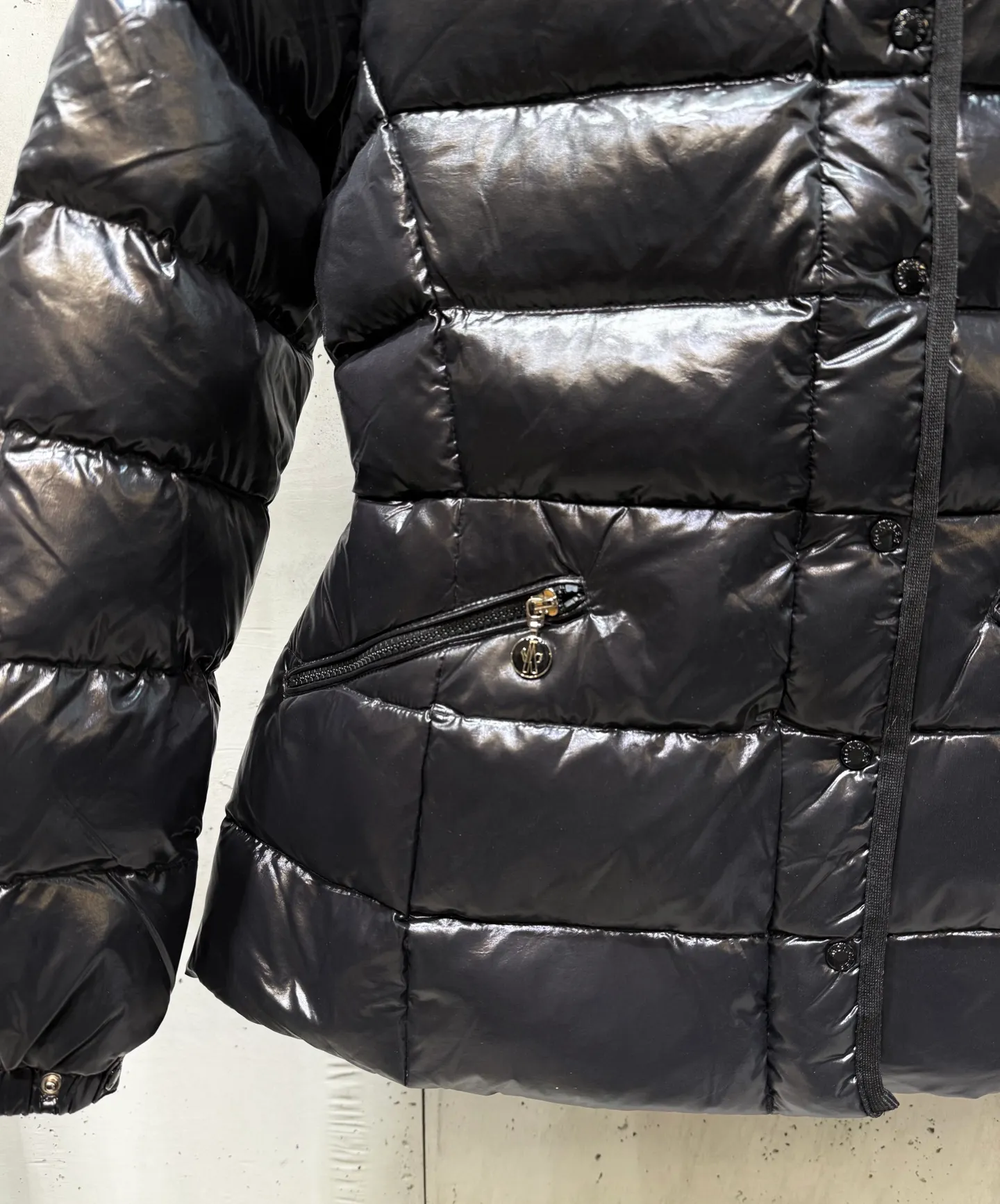 P920 Women's Moncler FW24 Barante short waist silhouette zipper long-sleeved down jacket Color: light pink off-white black Size: 0 1 2 3