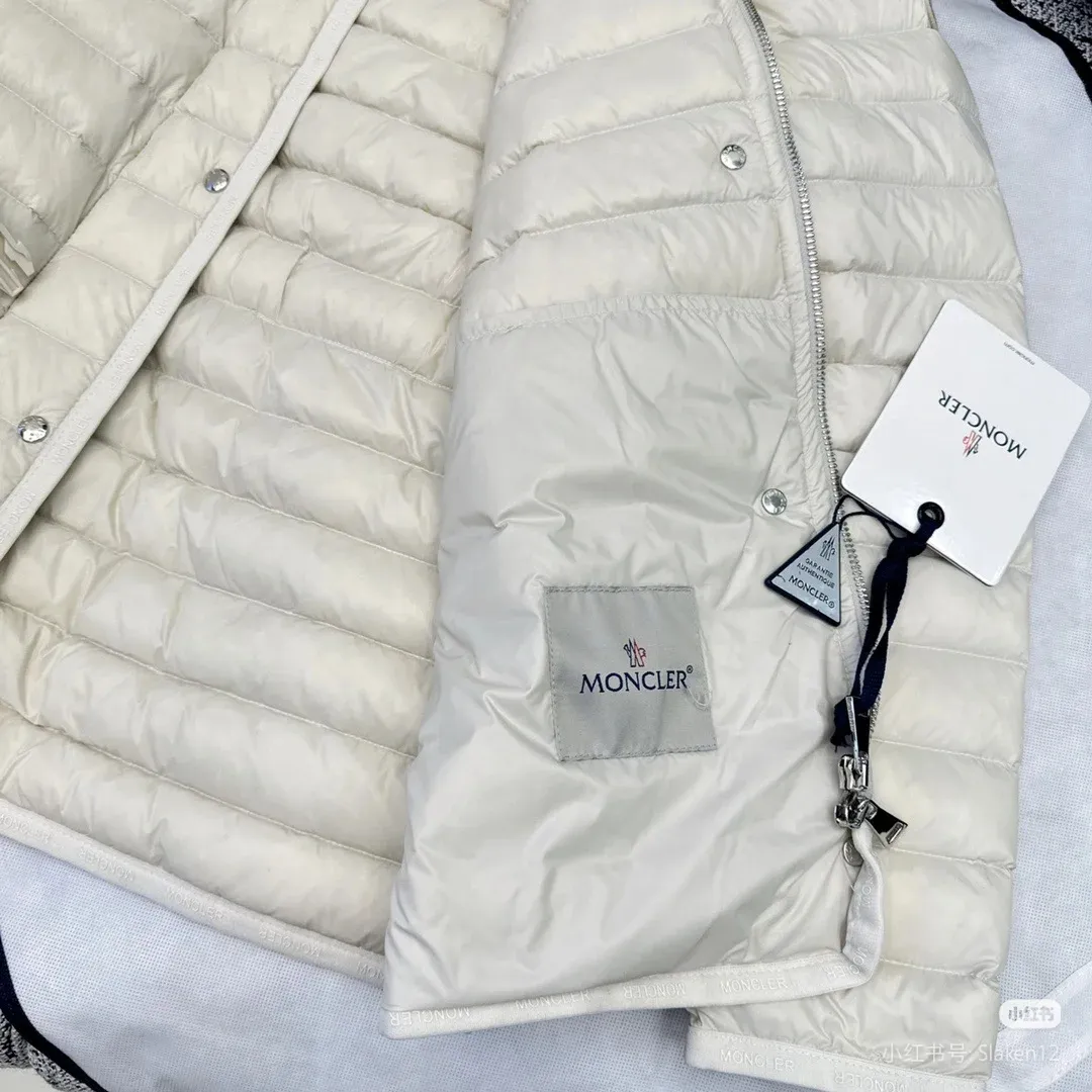 P760 2025 season new arrival 23Moncler OREDON women's mid-length slim belted goose down jacket. ✨Complete three standards, synchronized with counters ✨90 goose down filling ✨Slim-fitting design of the belt, not picky Sizes 0-3