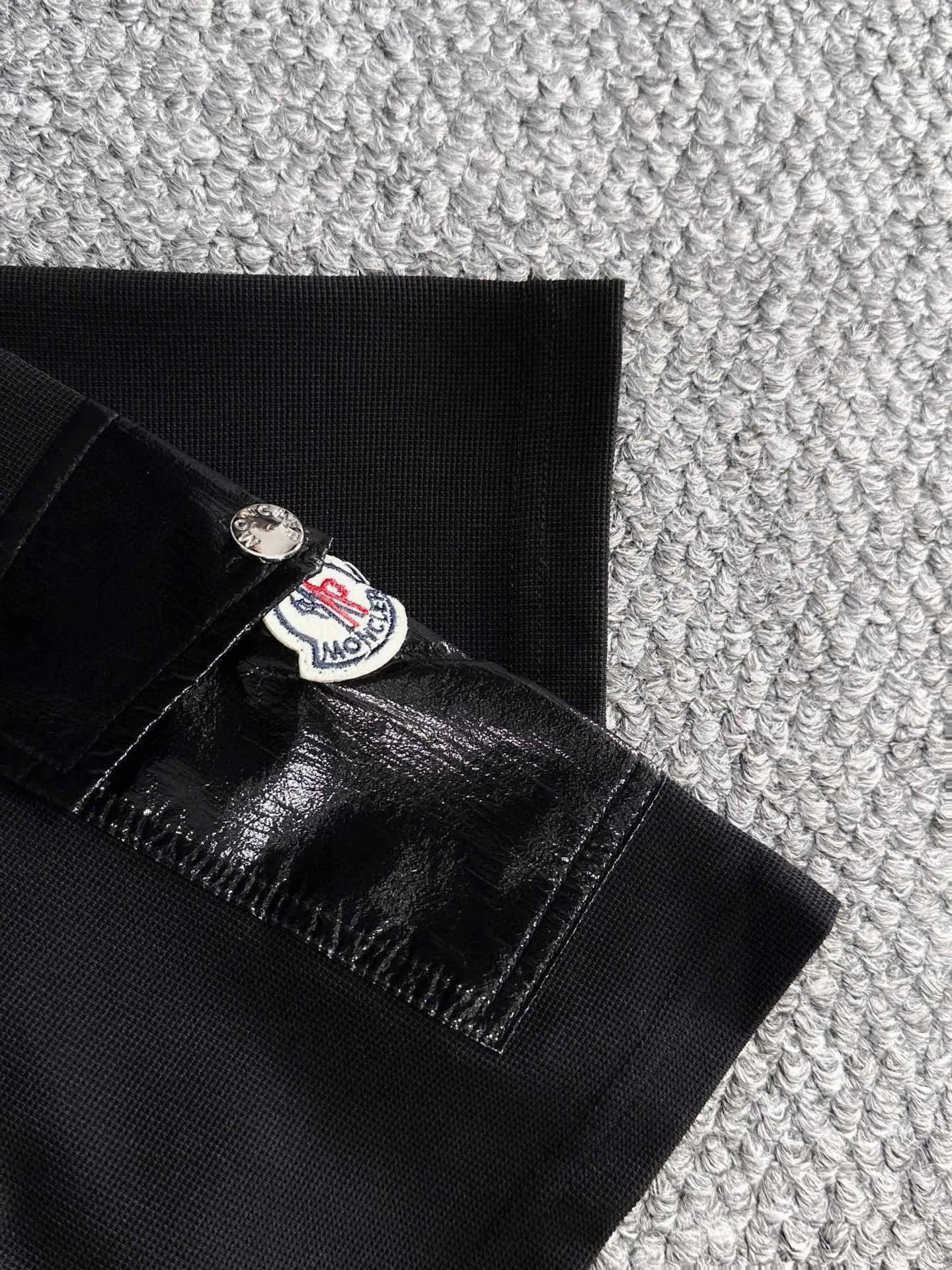 P560 Brand [MONCLER Mouth Covered] 2025 round neck short-sleeved shorts suit. The pure cotton fabric upper body will not be stuffy, the smooth and comfortable skin-friendly effect is more breathable, the fabric has its own texture, classic logo technology, a new interpretation from a unique angle, the first choice for fashion and versatility! Size: M-3XL (maximum wear: 190 pounds)