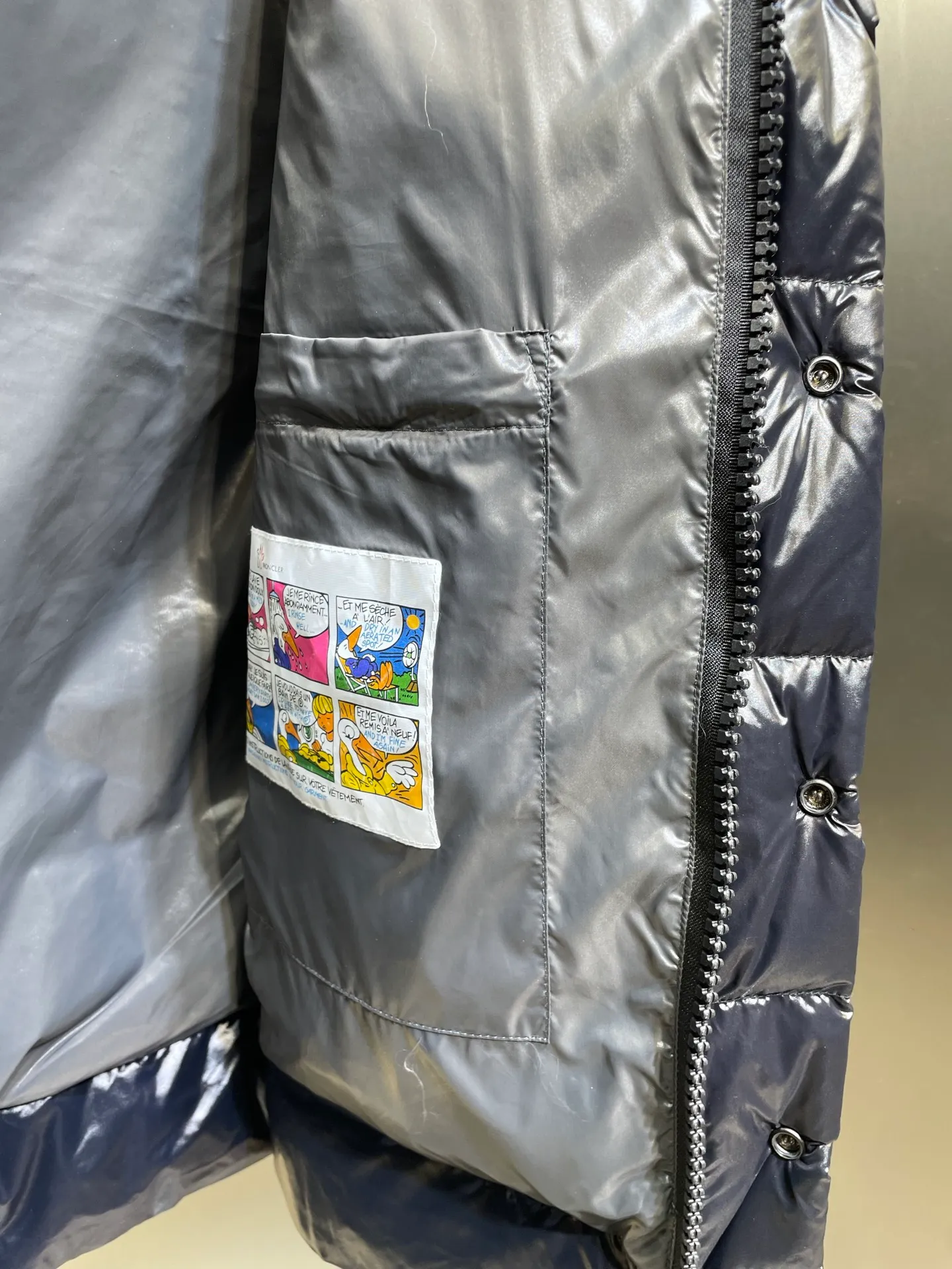 P900 moncler🌟Special grade down vest Original customized hardware accessories are all imported and original customized. Welcome to compare. Absolutely high quality. Use top 95 white duck down. Super soft. Filled with fluffy and full feathers. Super heavy work. Fabric workmanship. Perfect version. Note that the fabric is super comfortable. Exclusive model. Non-market product. Same size for men and women. Size: 12345