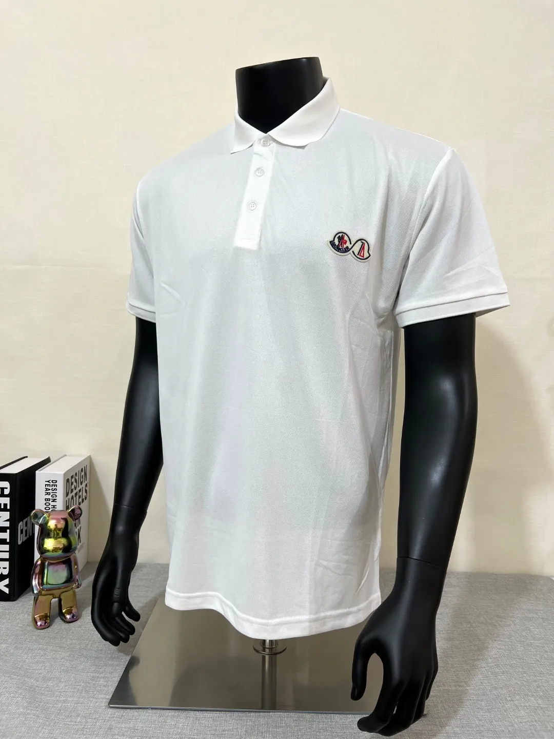 P150 MONCLER 2025ss summer ice silk quick-drying polo shirt, double-label commemorative version synchronized with the official website, short-sleeved T-shirt customized with the same vat-dyed fabric, very comfortable to the touch, light and breathable with a stylish upper body, the latest spring and summer brick cabinet synchronization, logo details in place, original clothing with nfc scan code identification, very versatile style, first choice for business people, wearing a business-sound temperament, a must-have, hangtag Collar label: washed wheat, complete with three labels, color: black, white; size XS-2XL [regular version]