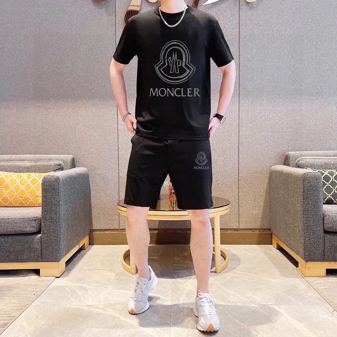P290 Brand [MONCLER] 2025 new men’s short-sleeved shorts suit! Synchronous sales on the official website! High-end version on the market! It feels delicate and soft! Make you more comfortable to wear! The draped silhouette is awesome! Size: M-5XL (please state your height and weight when placing an order)
