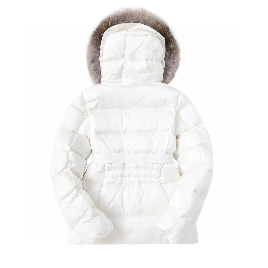 P1020 (with dust bag) MONCLER/moner hermifur series women's short heavy-crafted nylon down jacket. Jumpsuit hood with removable fox fox real fur collar, plated hardware die-cast zipper and invisible snap button front placket. Comes with original color belt and three-level snap button, which can be freely adjusted. There are four internal seams on both sides of the drawbar above the waist, making the waist slimmer and not bloated. Double-layer flap pockets with black painted snap buttons. All colors are matched with original color belts, three-level snap buttons, and the elasticity can be adjusted freely. The fabric is soft and comfortable, the velvet has good fluffiness, and the slim fit upper body is light, neat, warm, and not bloated. Color: White/Black Size: 1/2/3/4